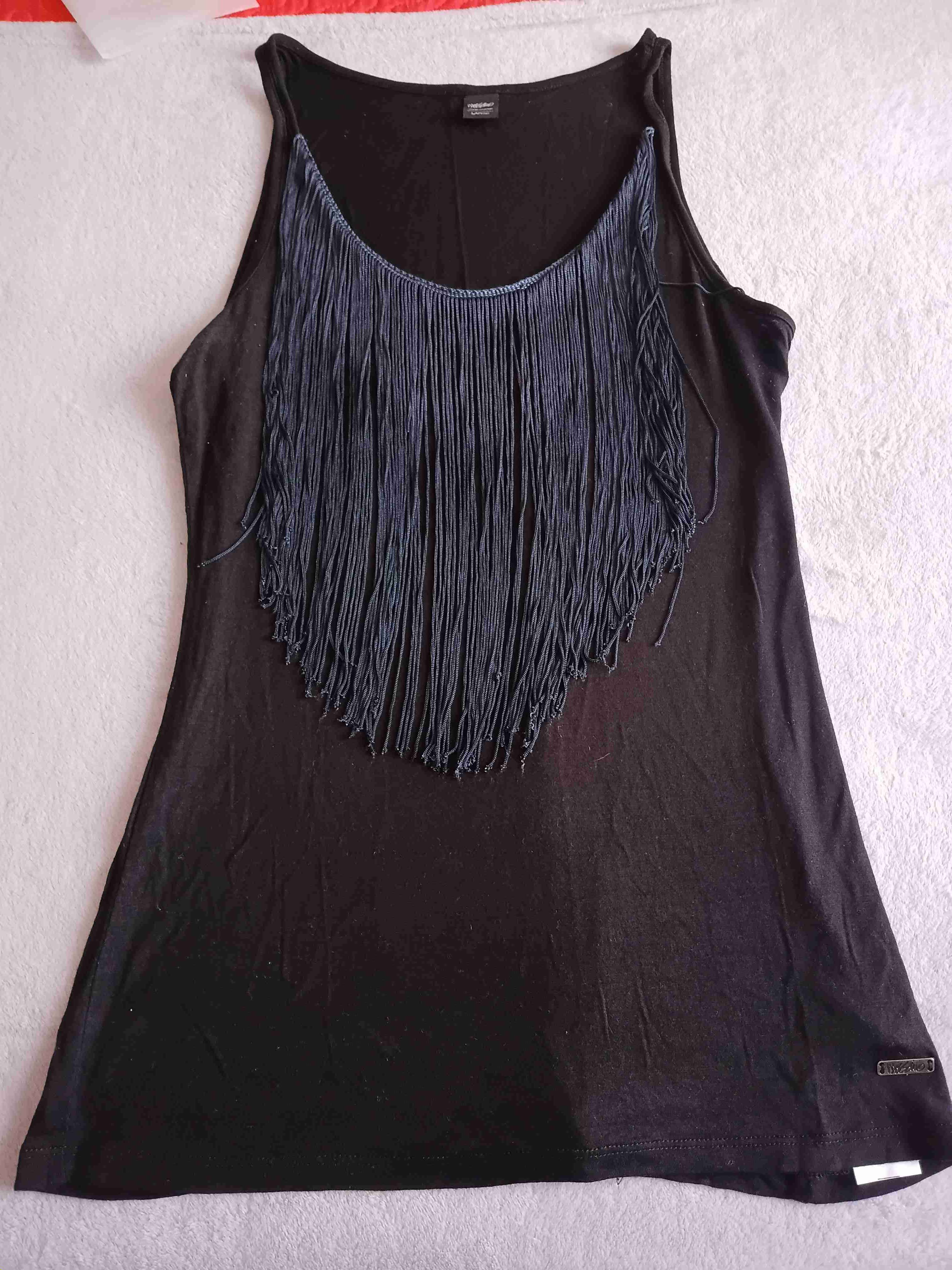 Polera negra con flecos - 1