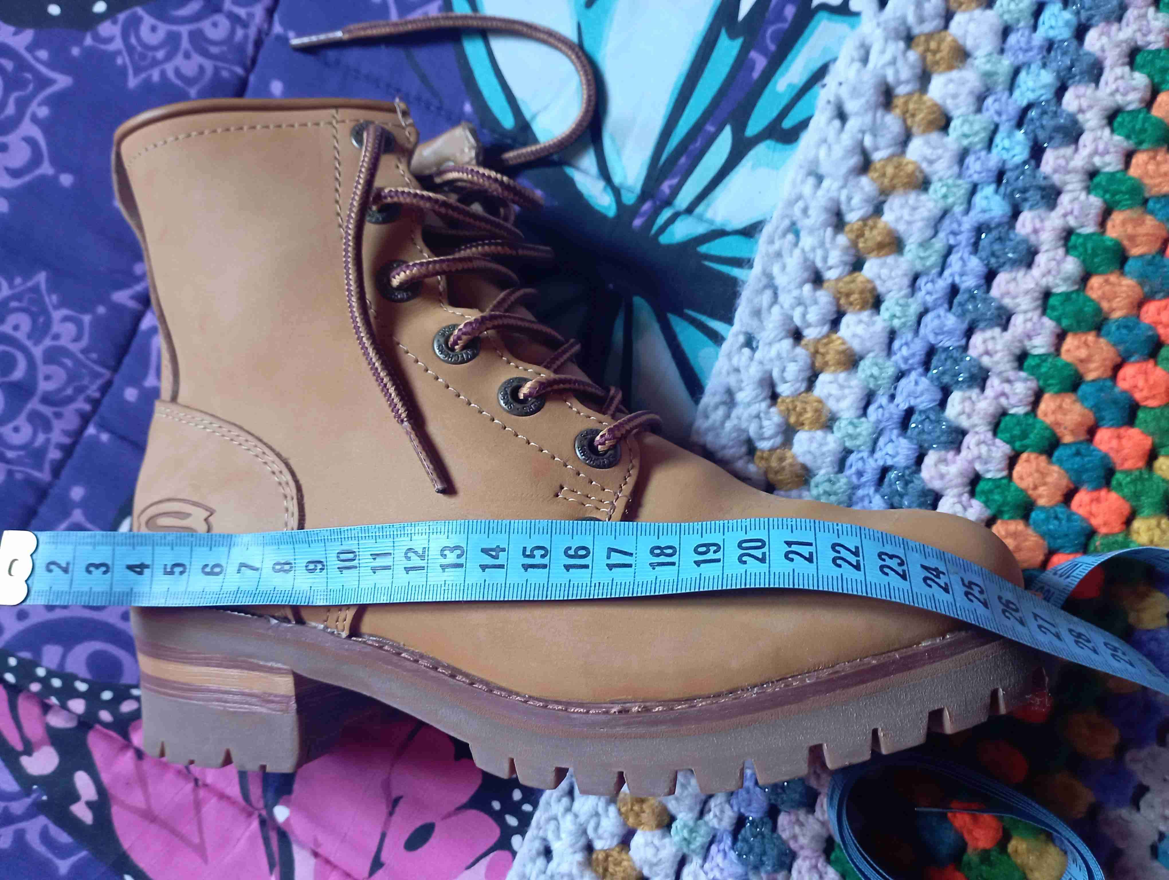 Botines marrones con suela robusta - 2