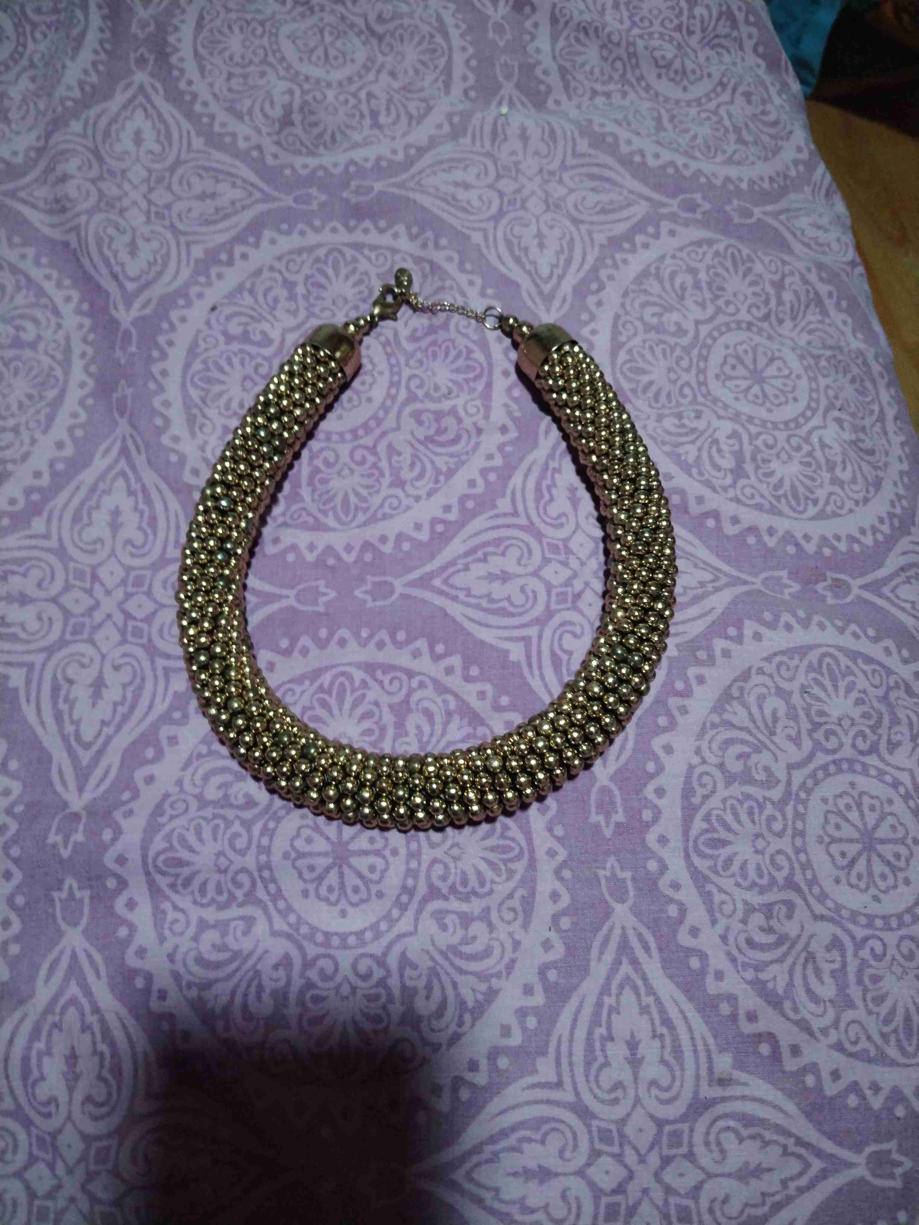 Collar de cuentas doradas ancho - 1