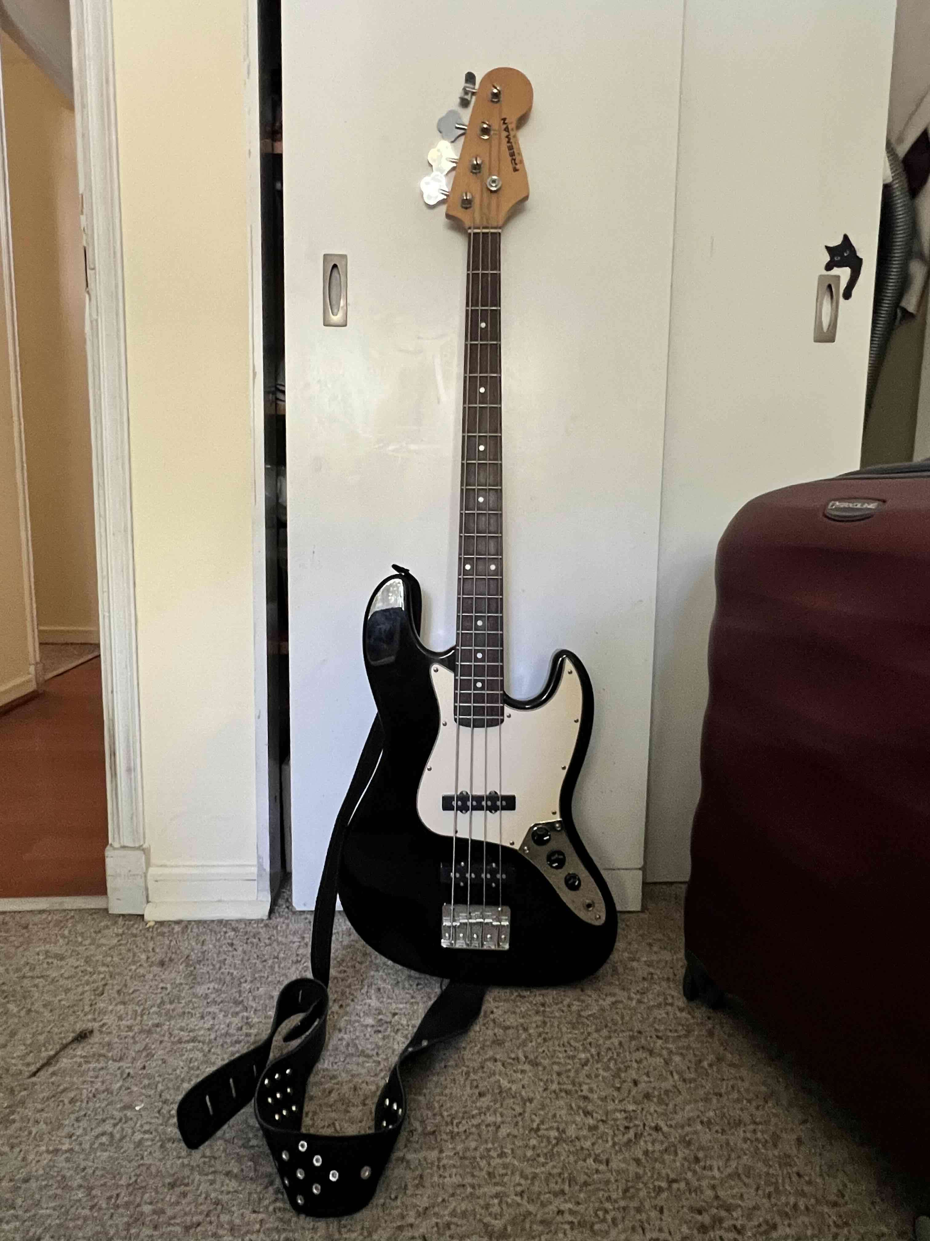 Bajo eléctrico Freeman estilo Jazz bass - miniatura 1