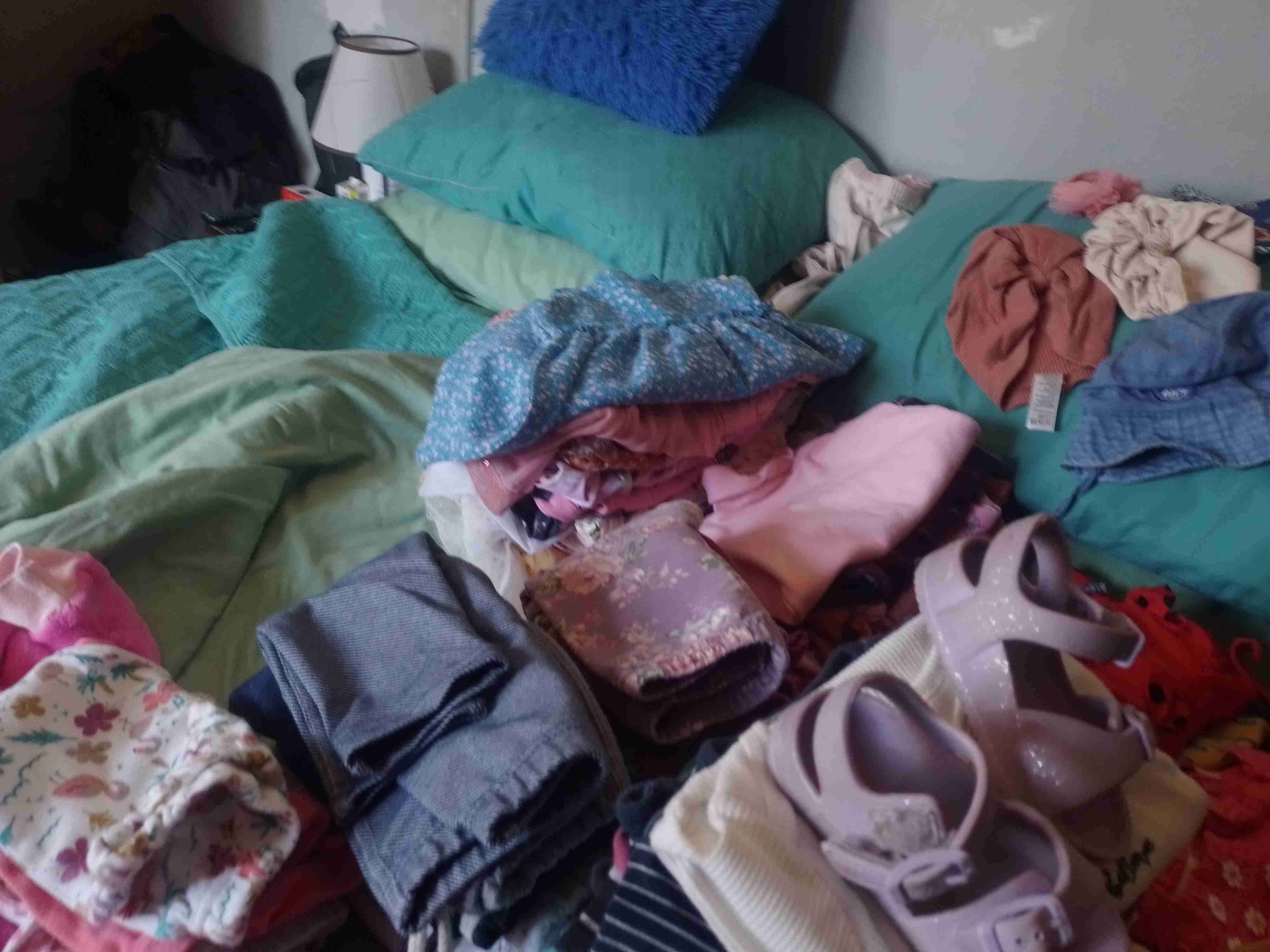 Ropa infantil variada - 1