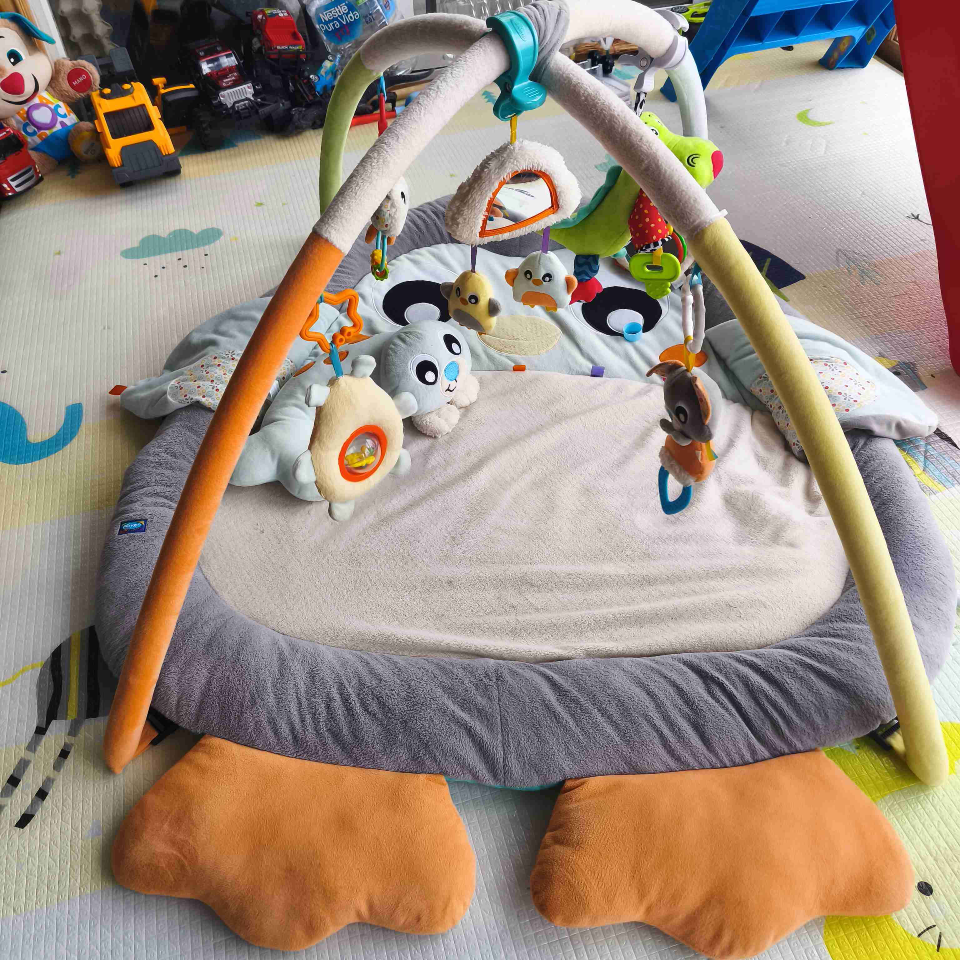 Gimnasio acurrucame para bebés con juguetes - miniatura 2