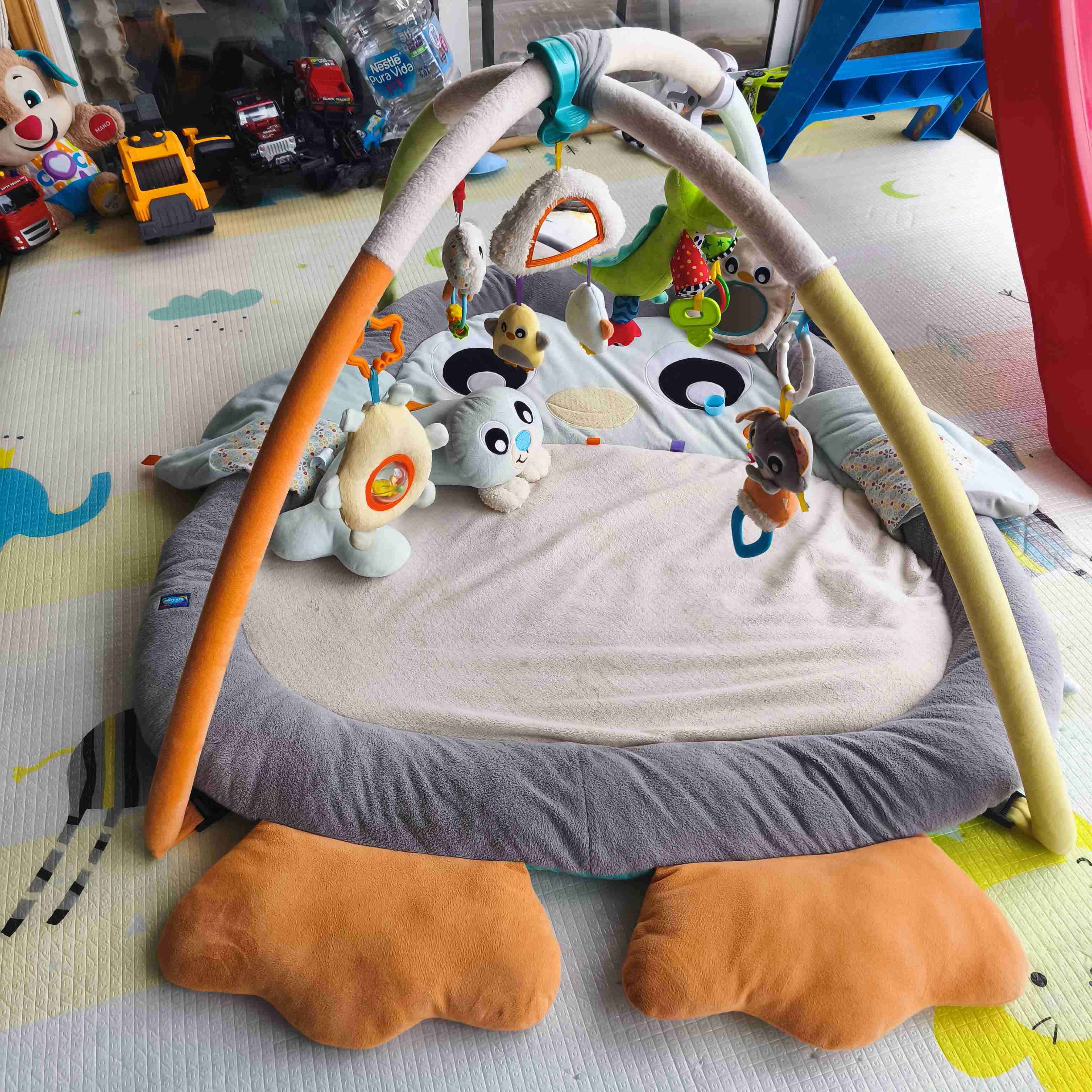 Gimnasio acurrucame para bebés con juguetes - miniatura 3