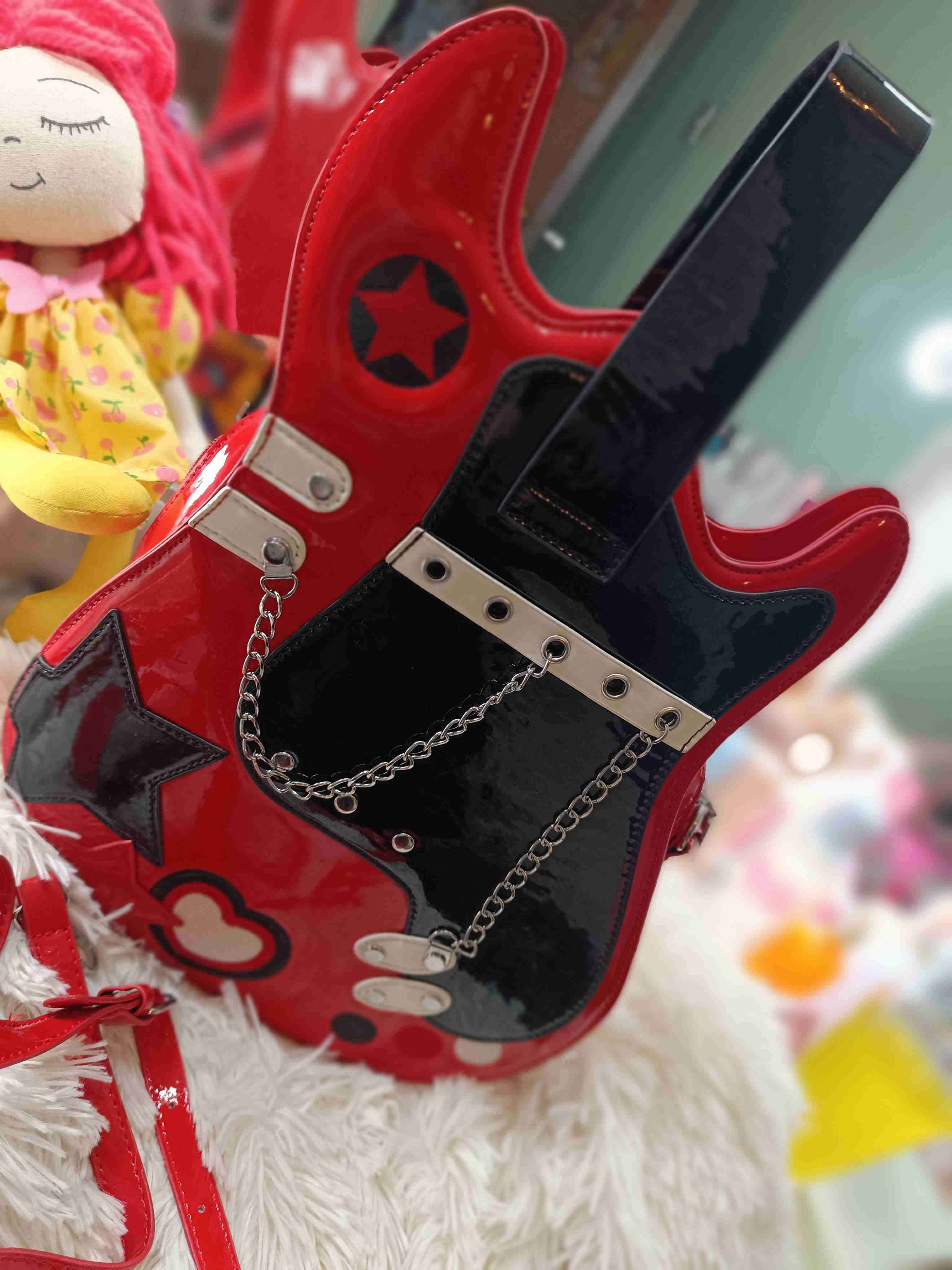 Cartera en forma de guitarra roja - 1