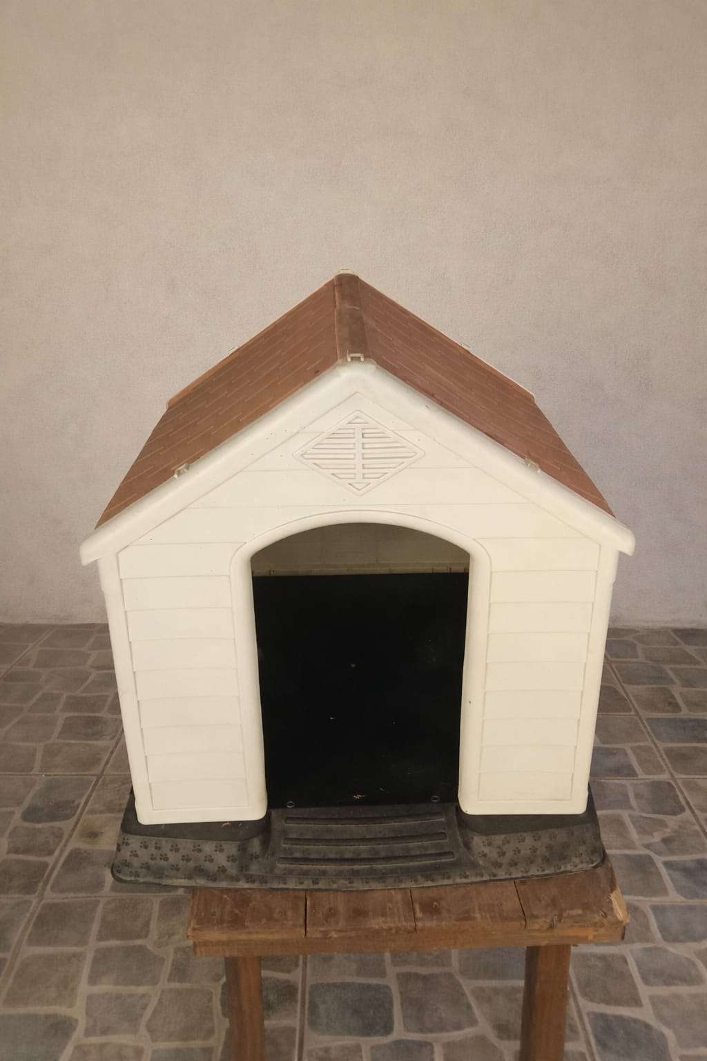 Caseta de perro grande plástica - miniatura 1