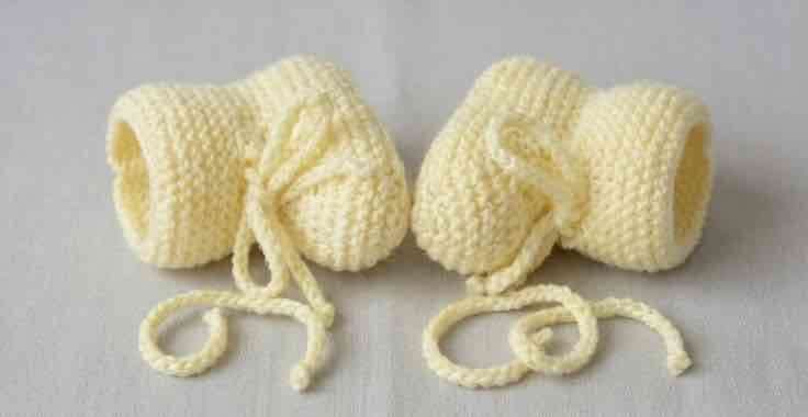 Zapatos tejidos amarillos de bebé - miniatura 2