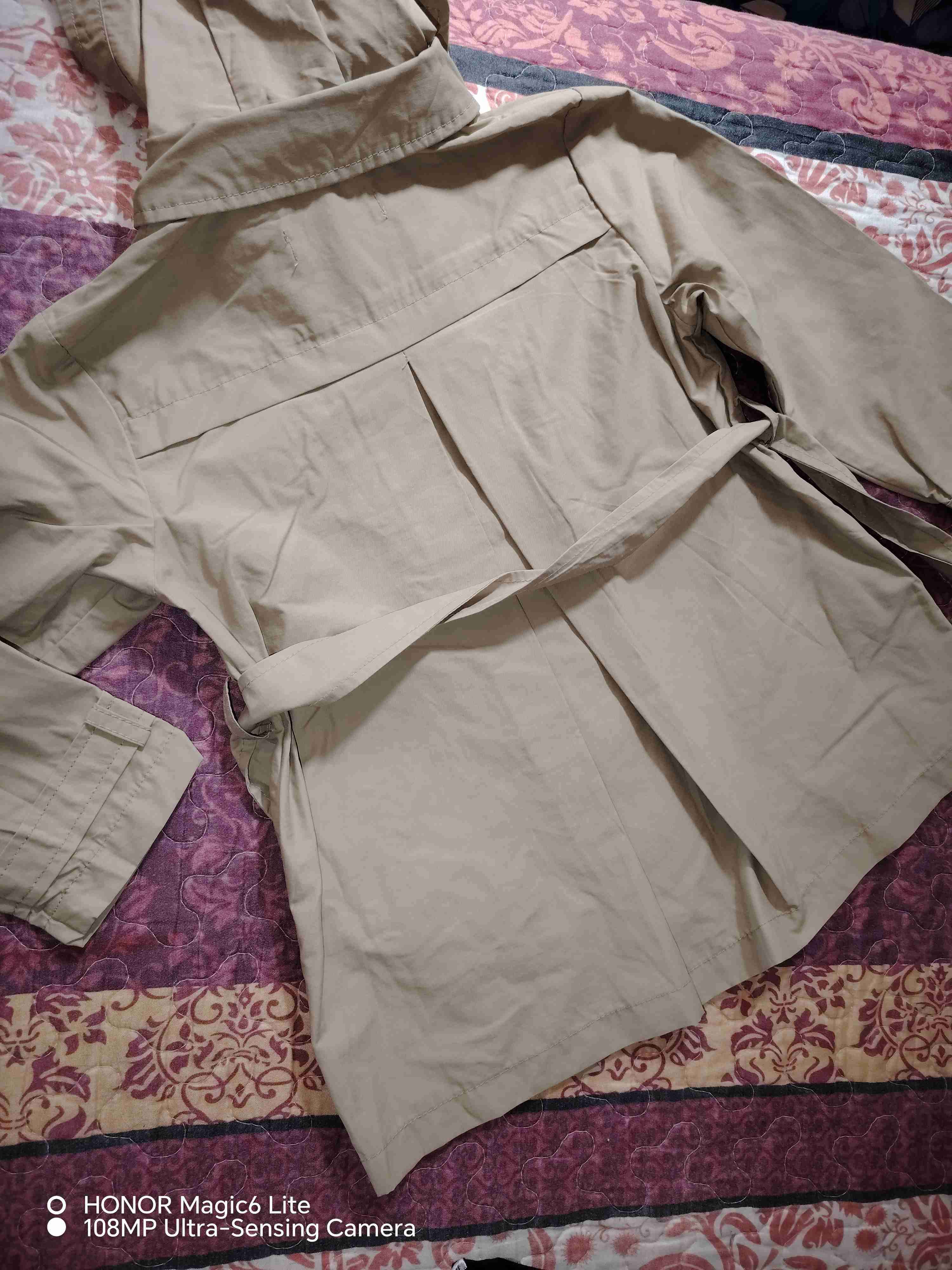 Abrigo beige con capucha 5,6 años - miniatura 2