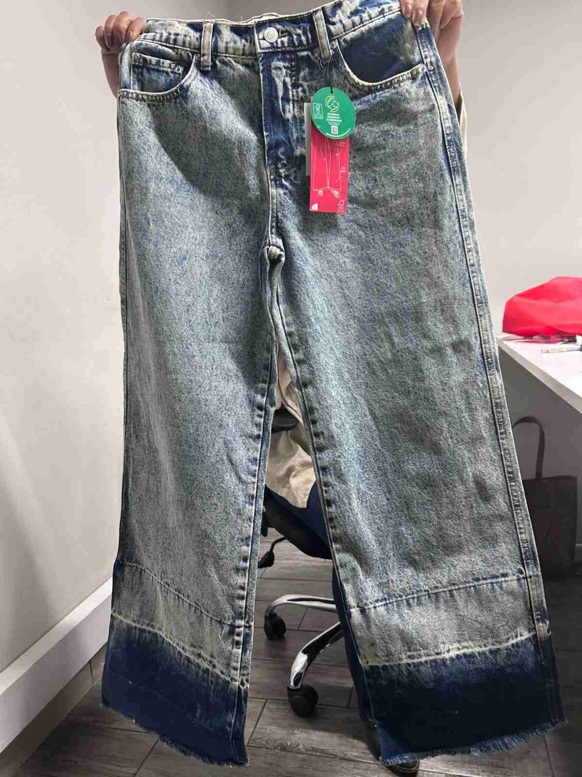 Jeans anchos con etiquetas - miniatura 1