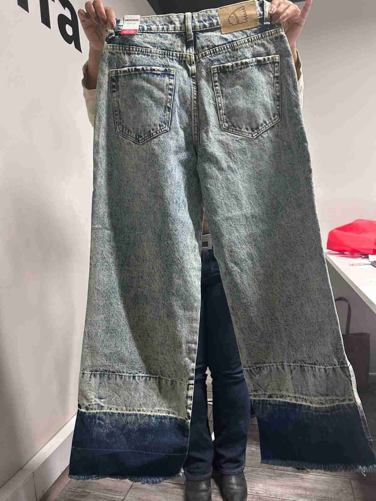 Jeans anchos con etiquetas - miniatura 3