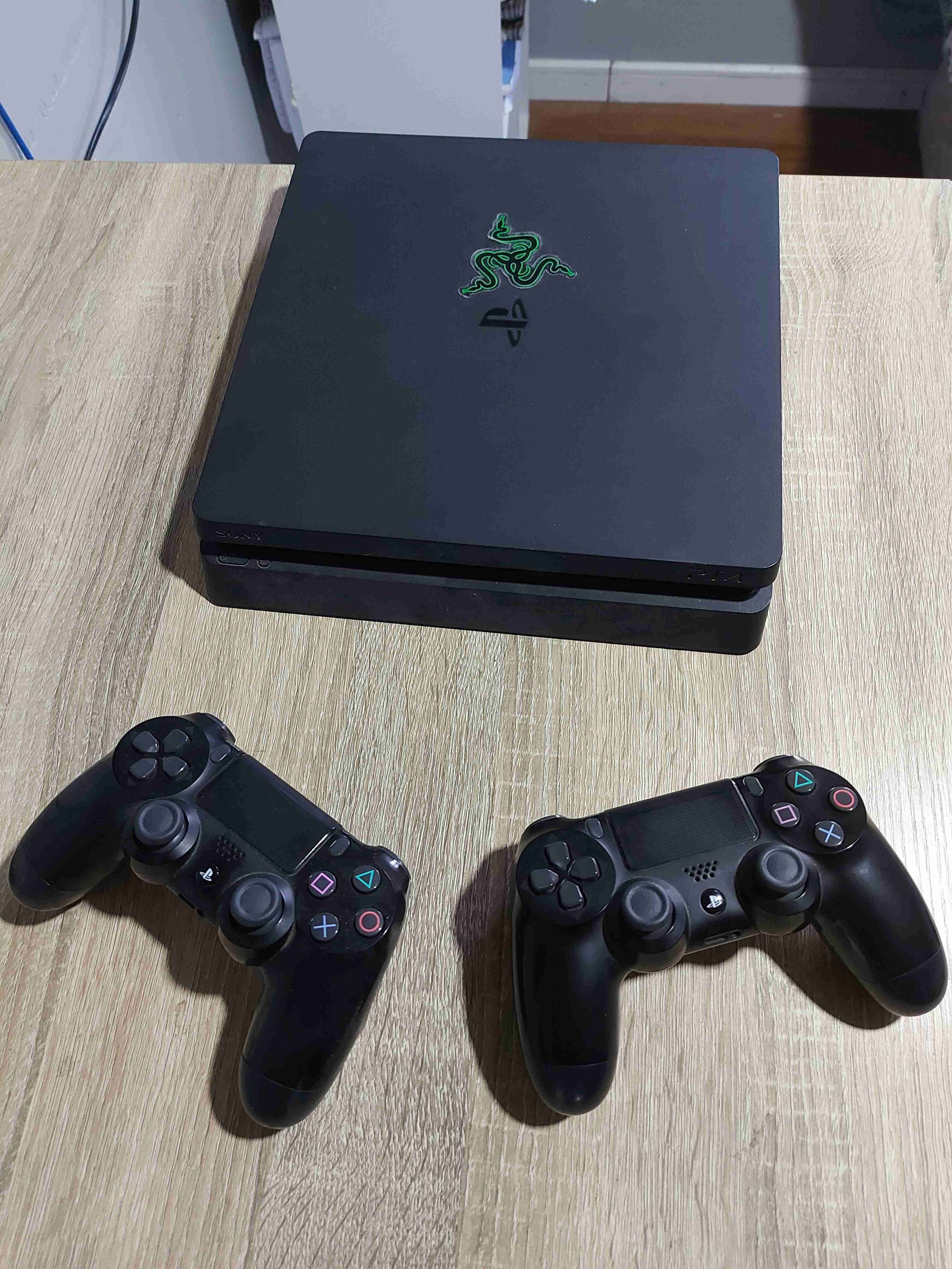 Vendo ps4 conversable - miniatura 1