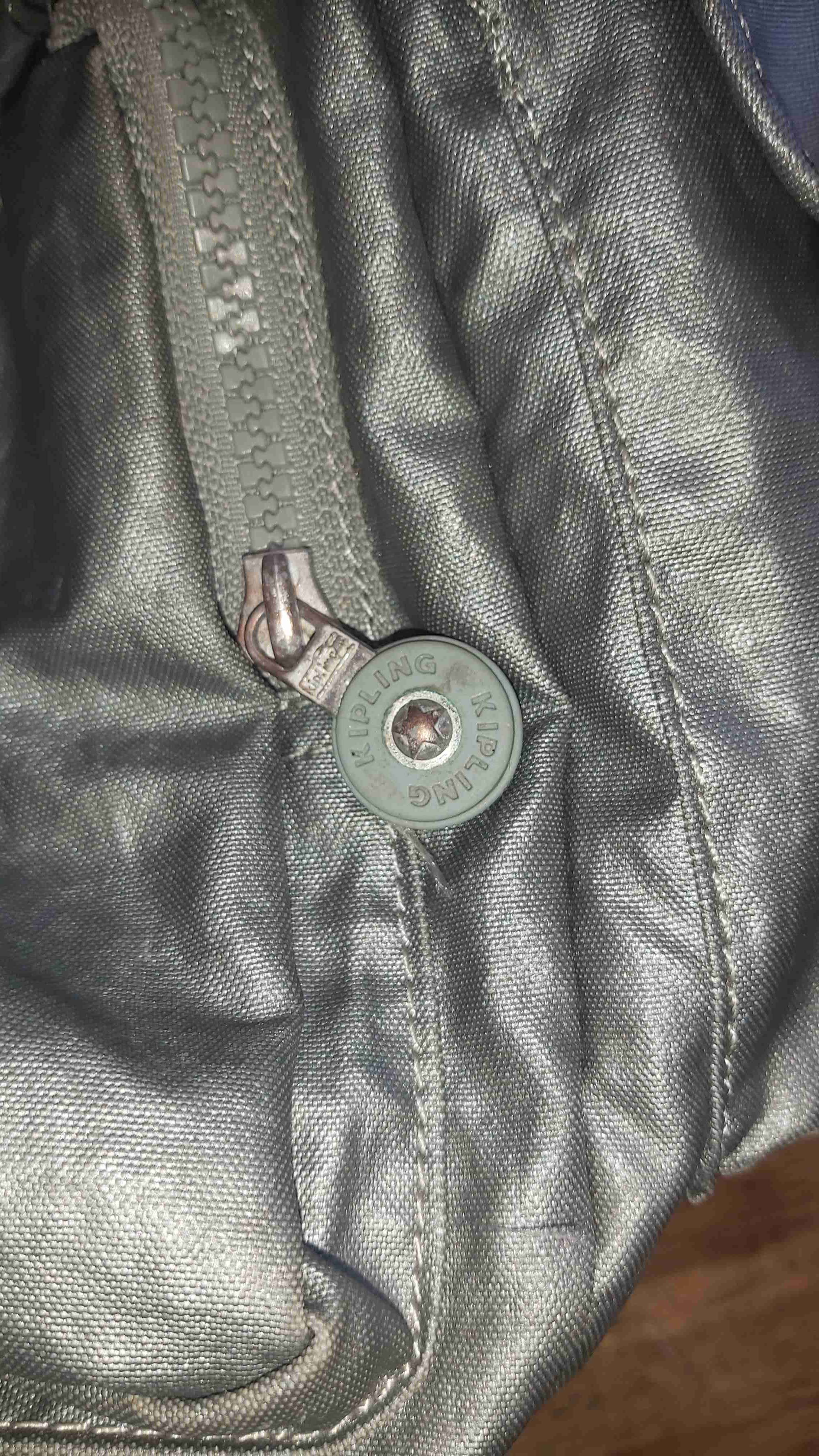 Mochila gris con bolsillo frontal kipling - miniatura 5