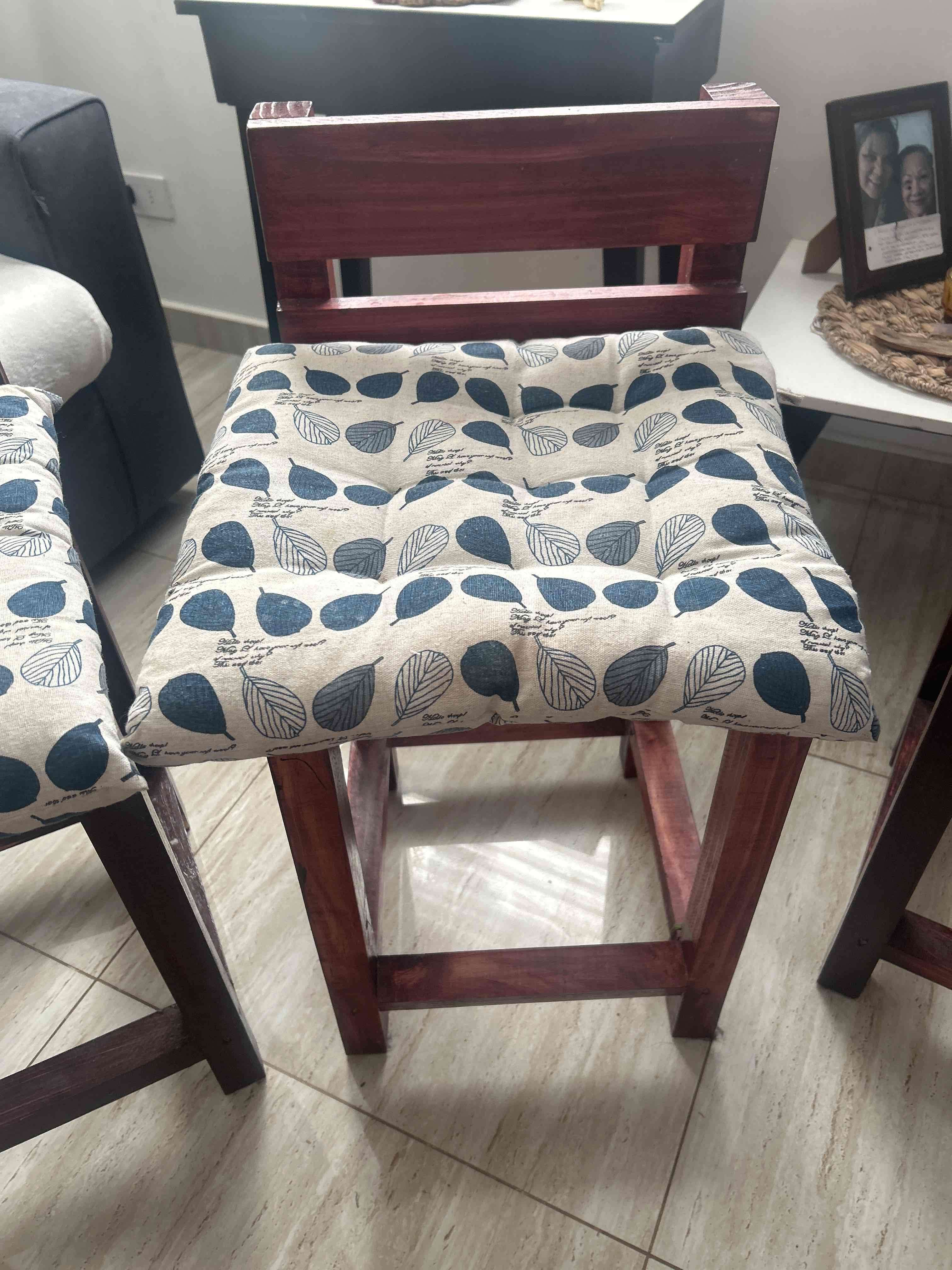 Juego de tres sillas de madera - 3