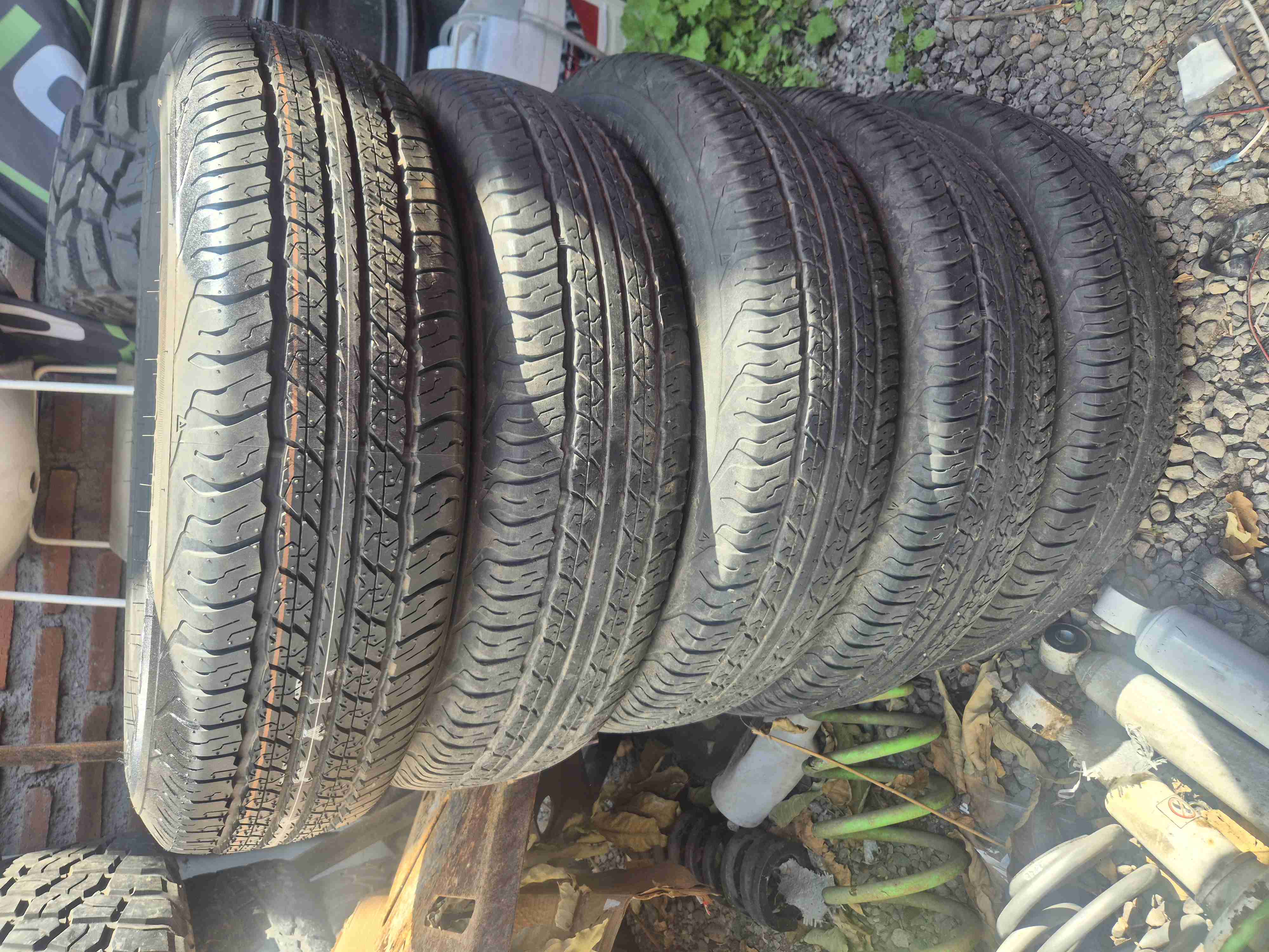 Neumático usado con buen dibujo - 4