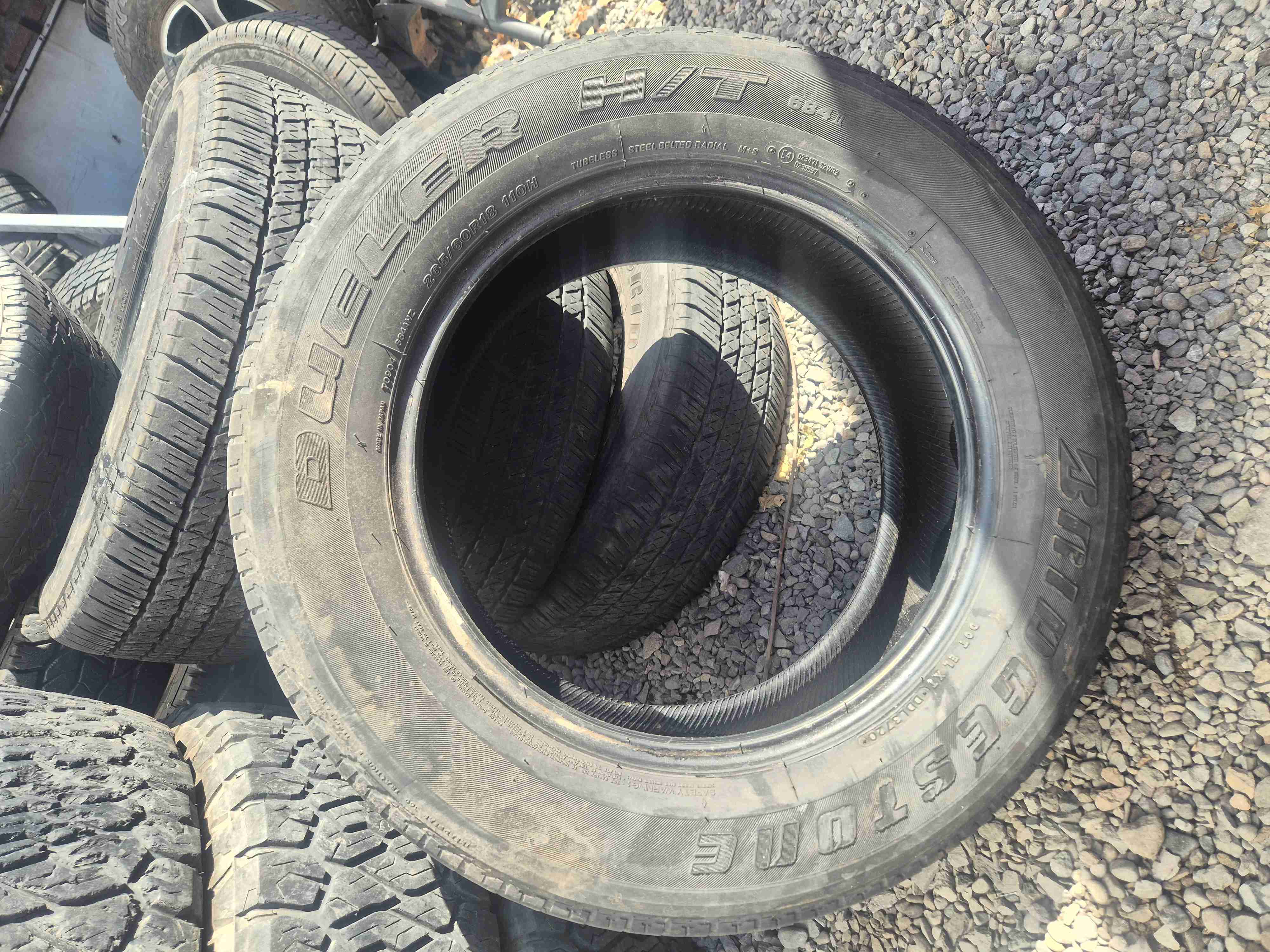 Neumático Bridgestone Dueler usado - miniatura 1