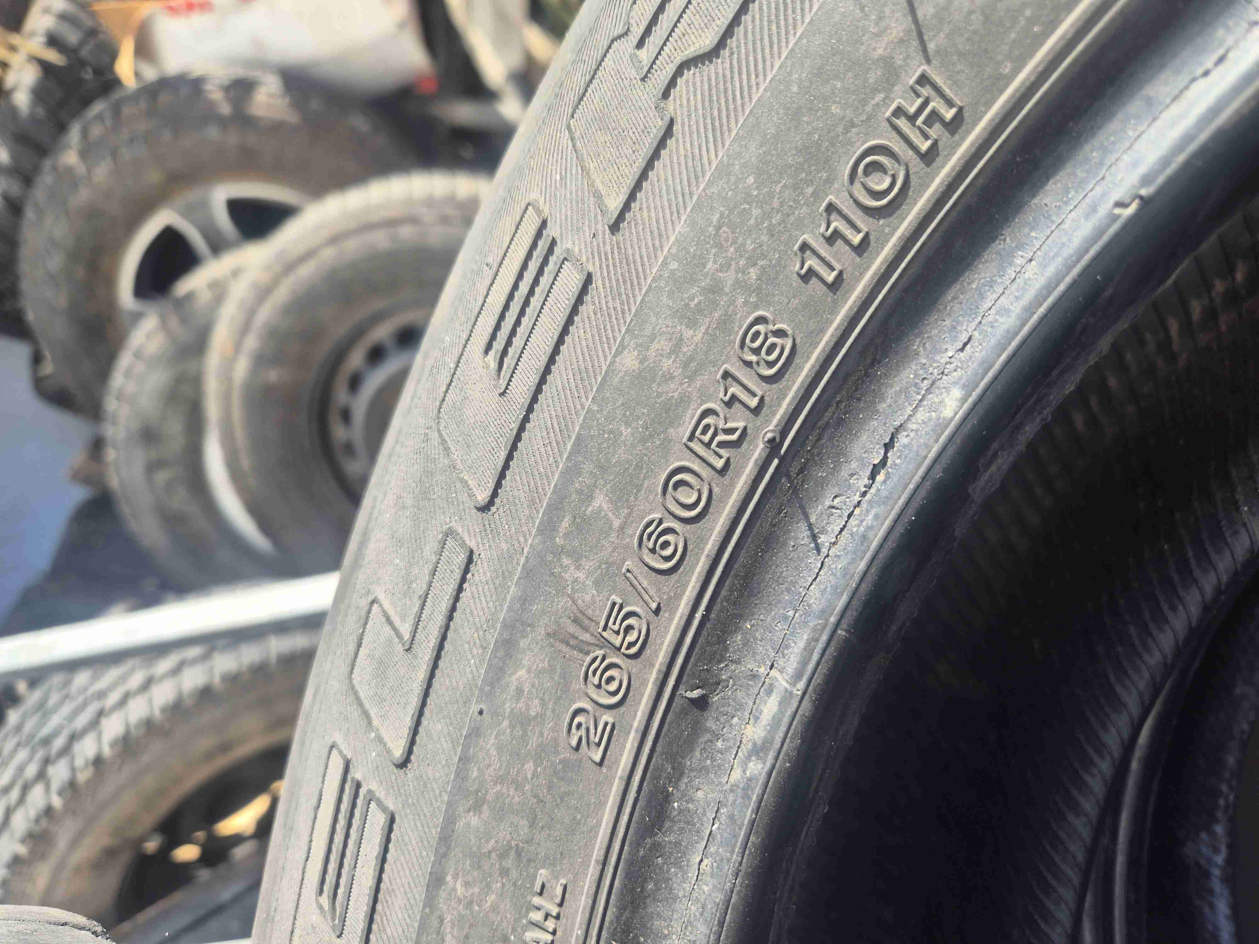 Neumático Bridgestone Dueler usado - miniatura 2