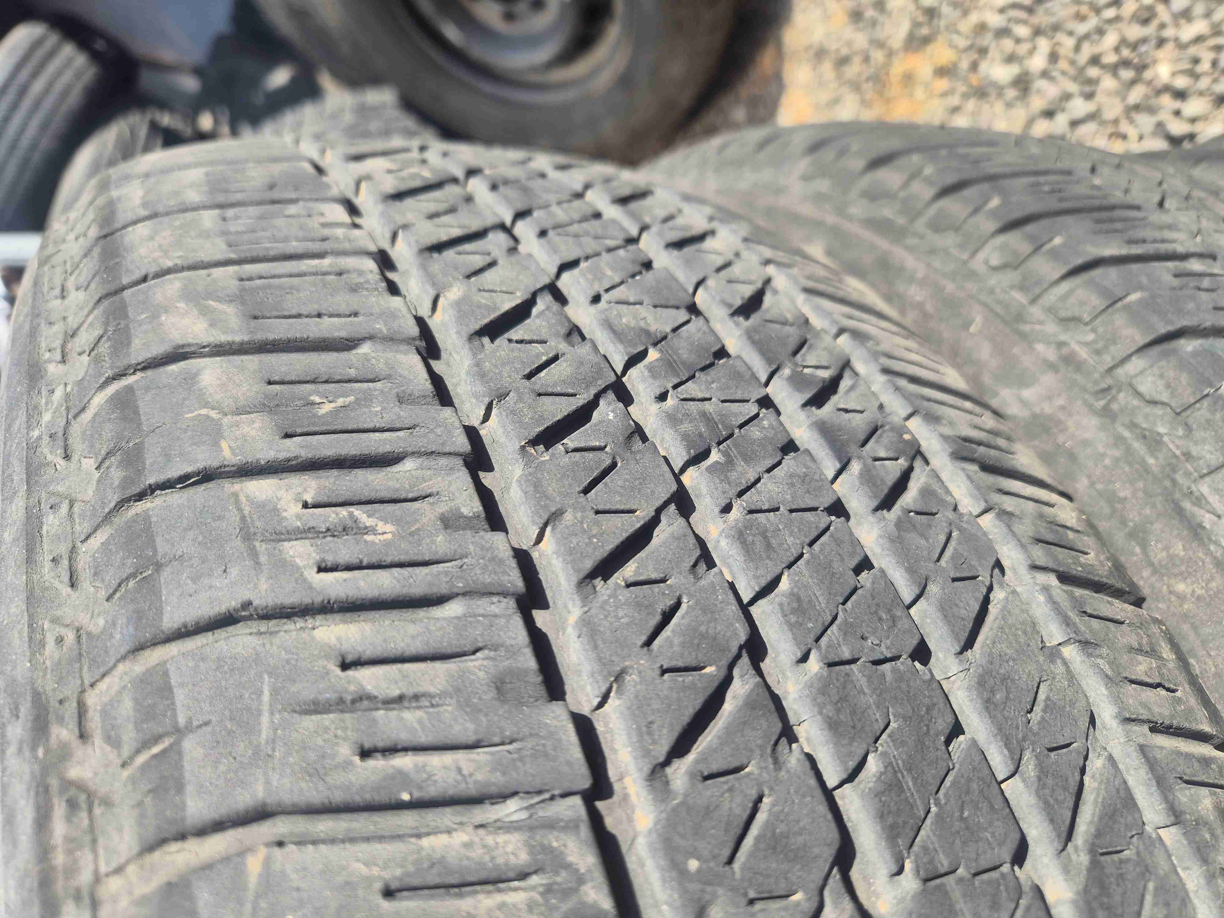 Neumático Bridgestone Dueler usado - miniatura 3