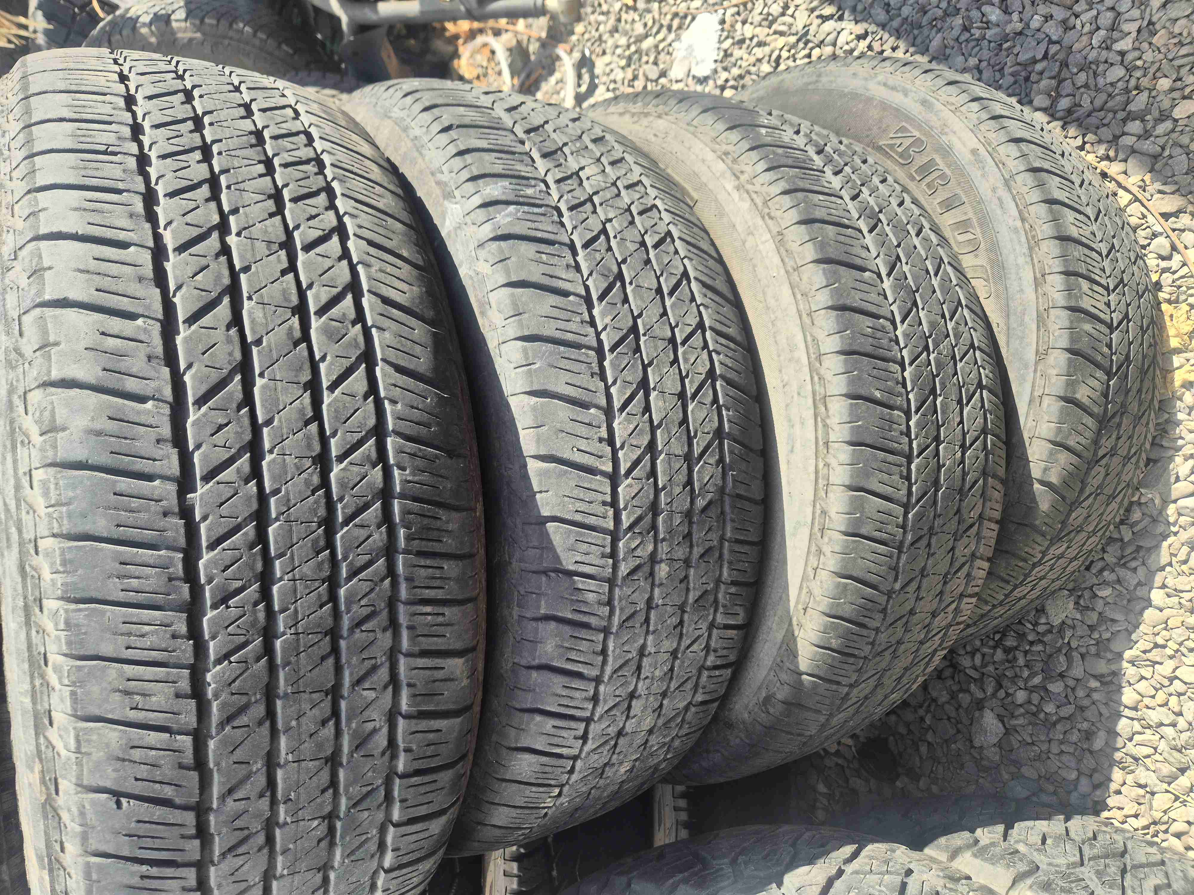 Neumático Bridgestone Dueler usado - miniatura 4