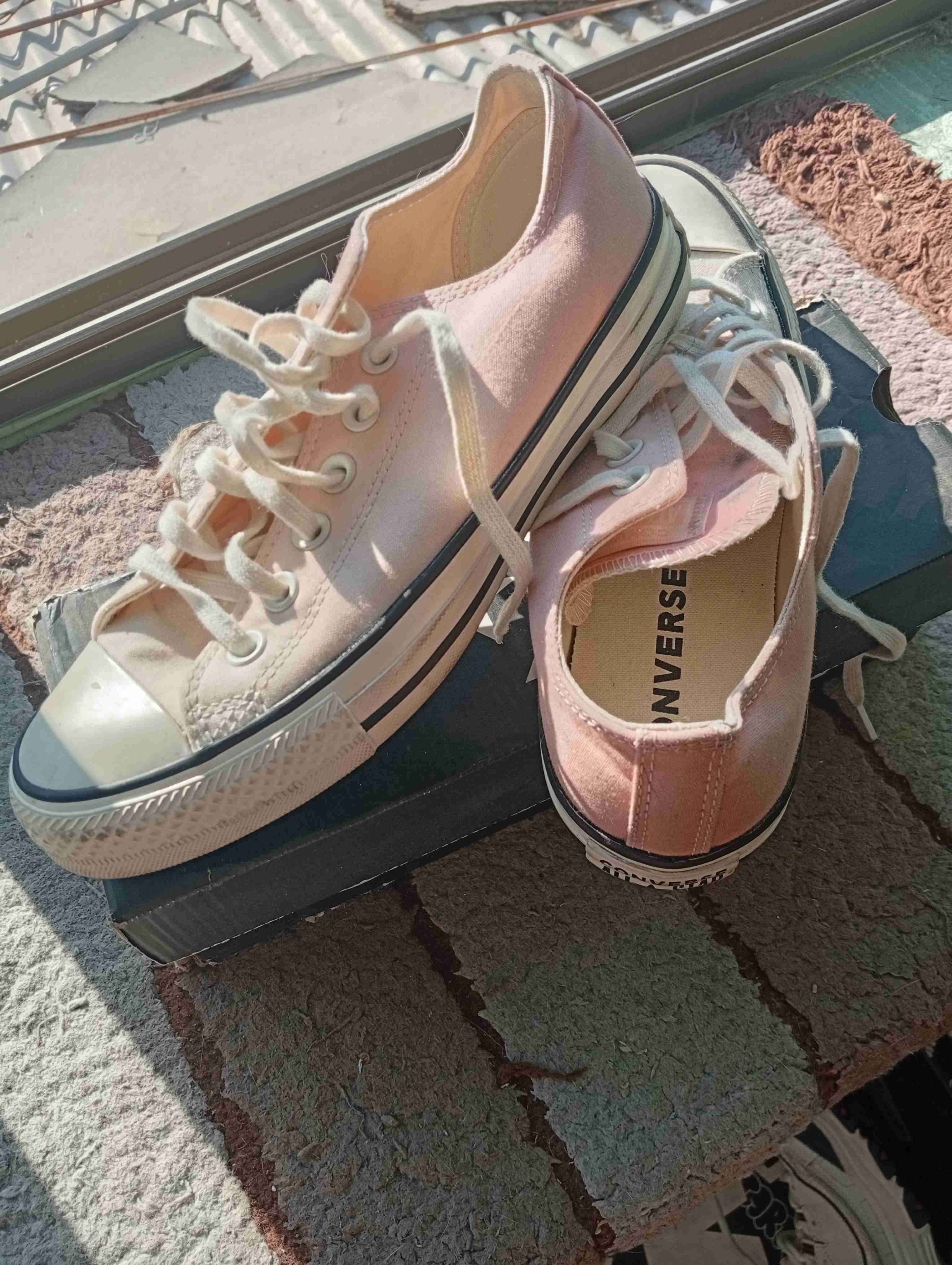 Zapatillas Converse blancas con rosado muy sutil - miniatura 3