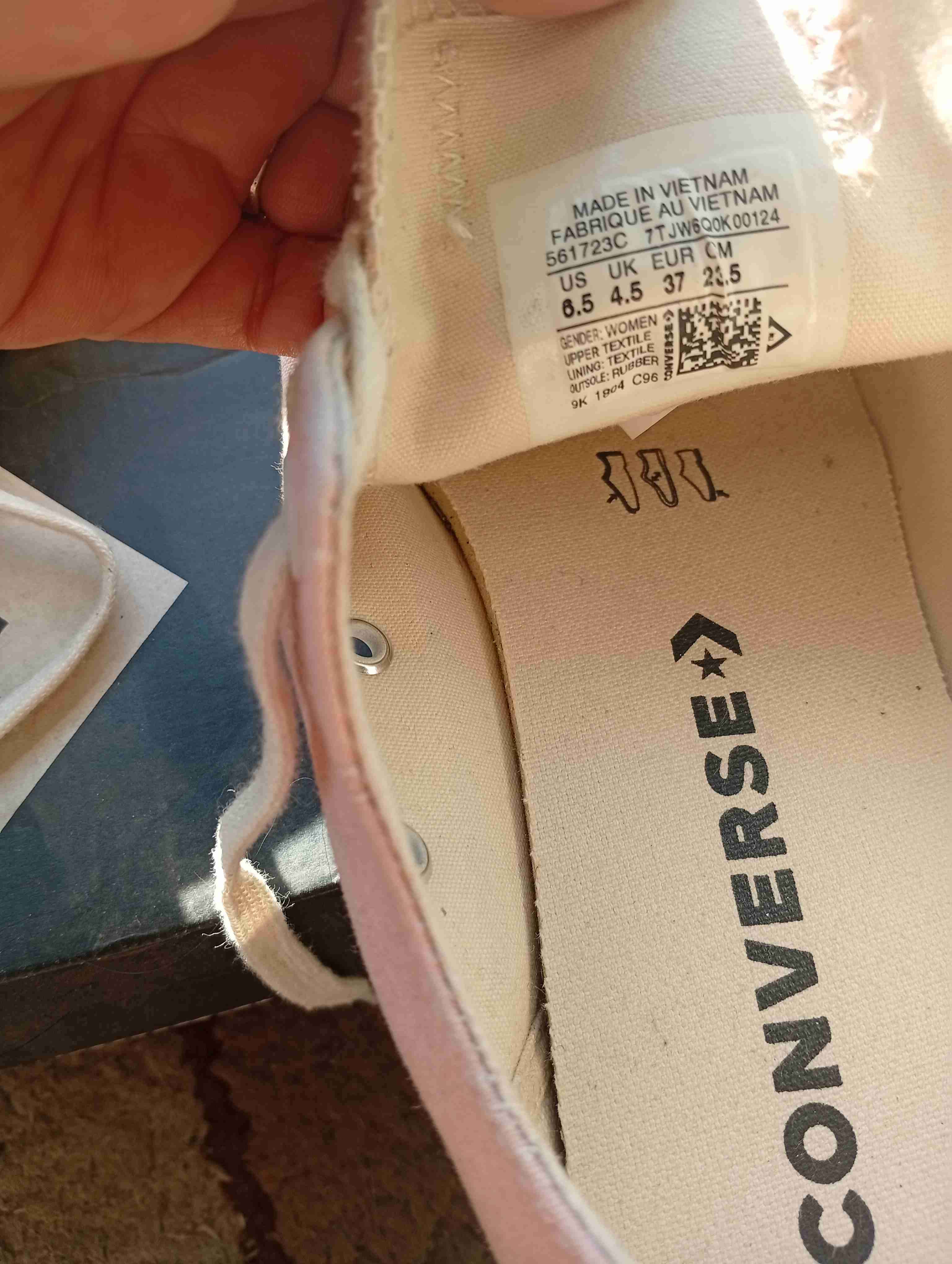 Zapatillas Converse blancas con rosado muy sutil - miniatura 4