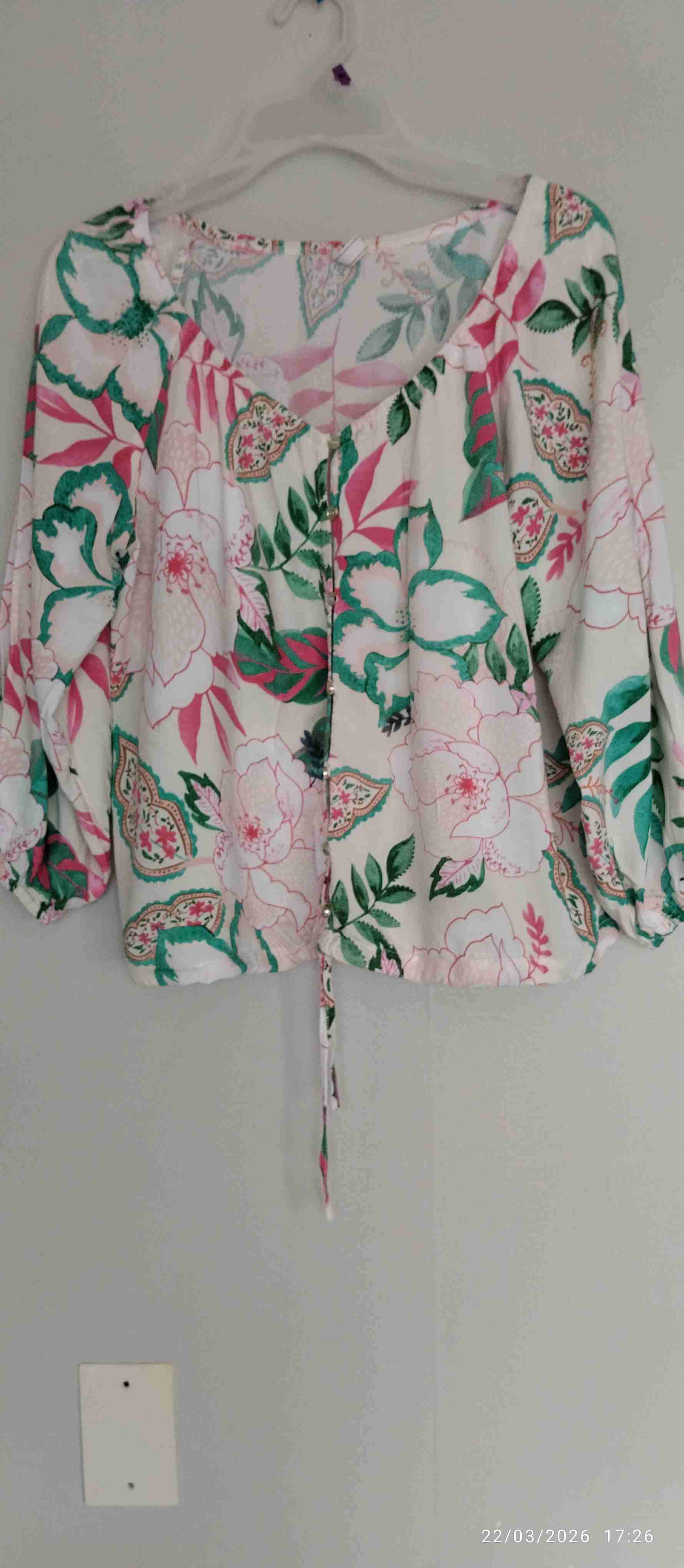 Blusa floral manga larga