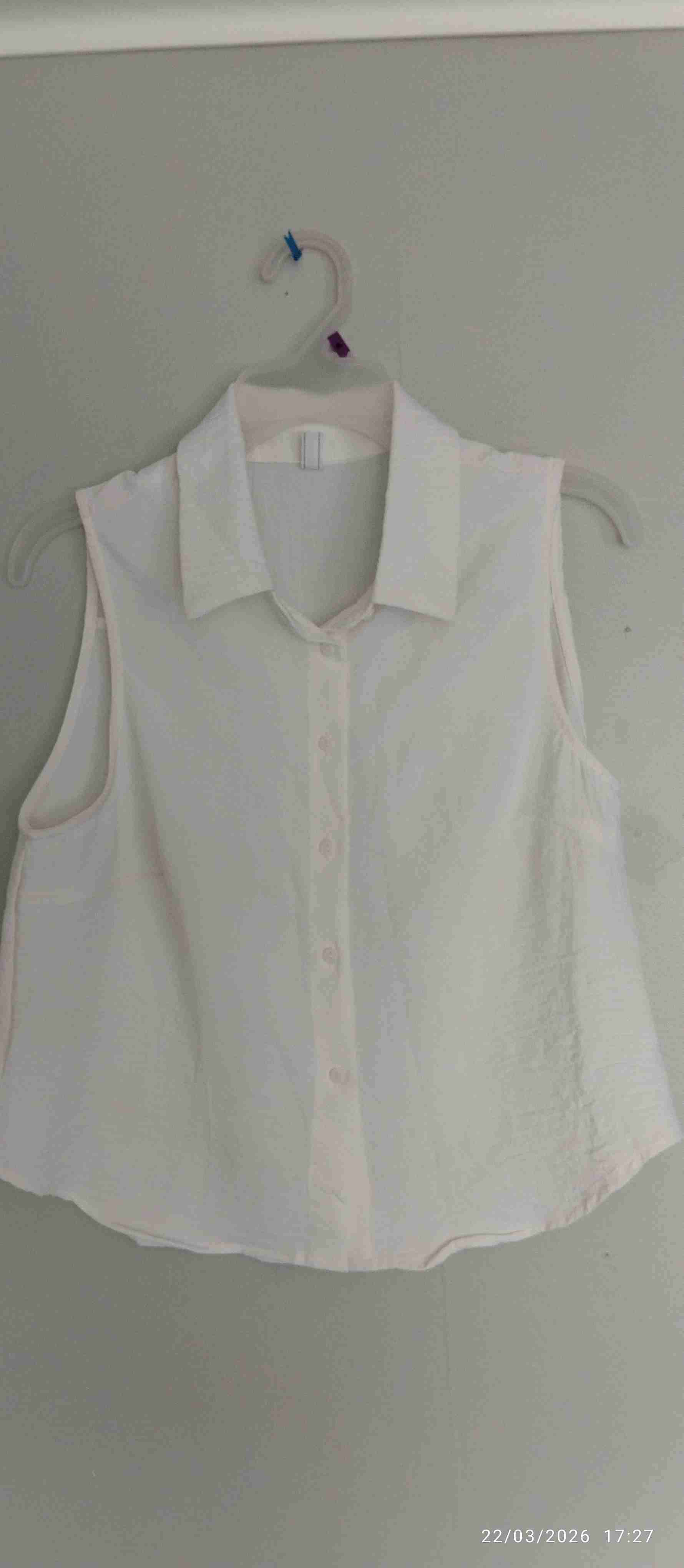 Blusa blanca sin mangas