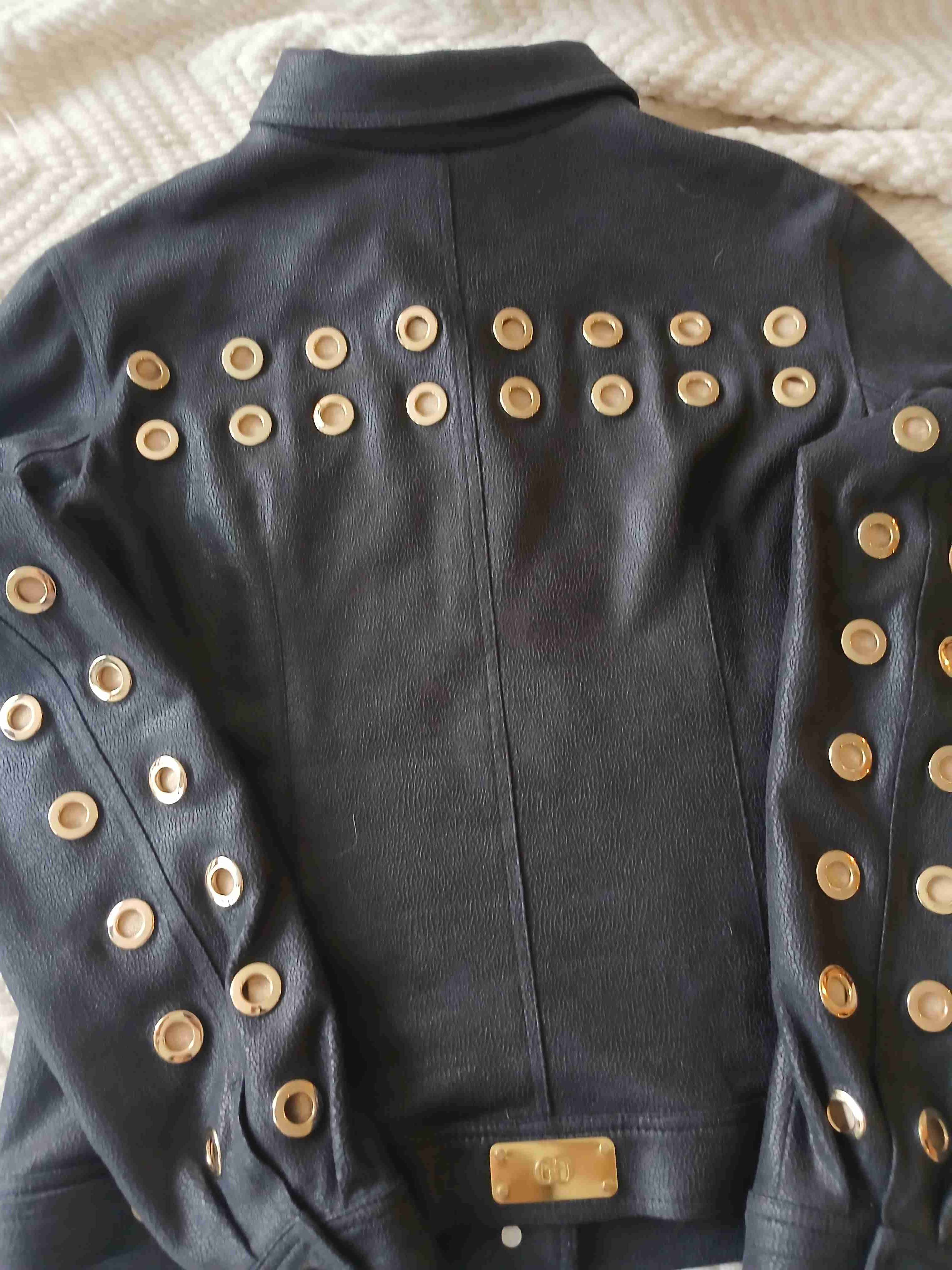 Chaqueta negra con ojetillos - miniatura 1