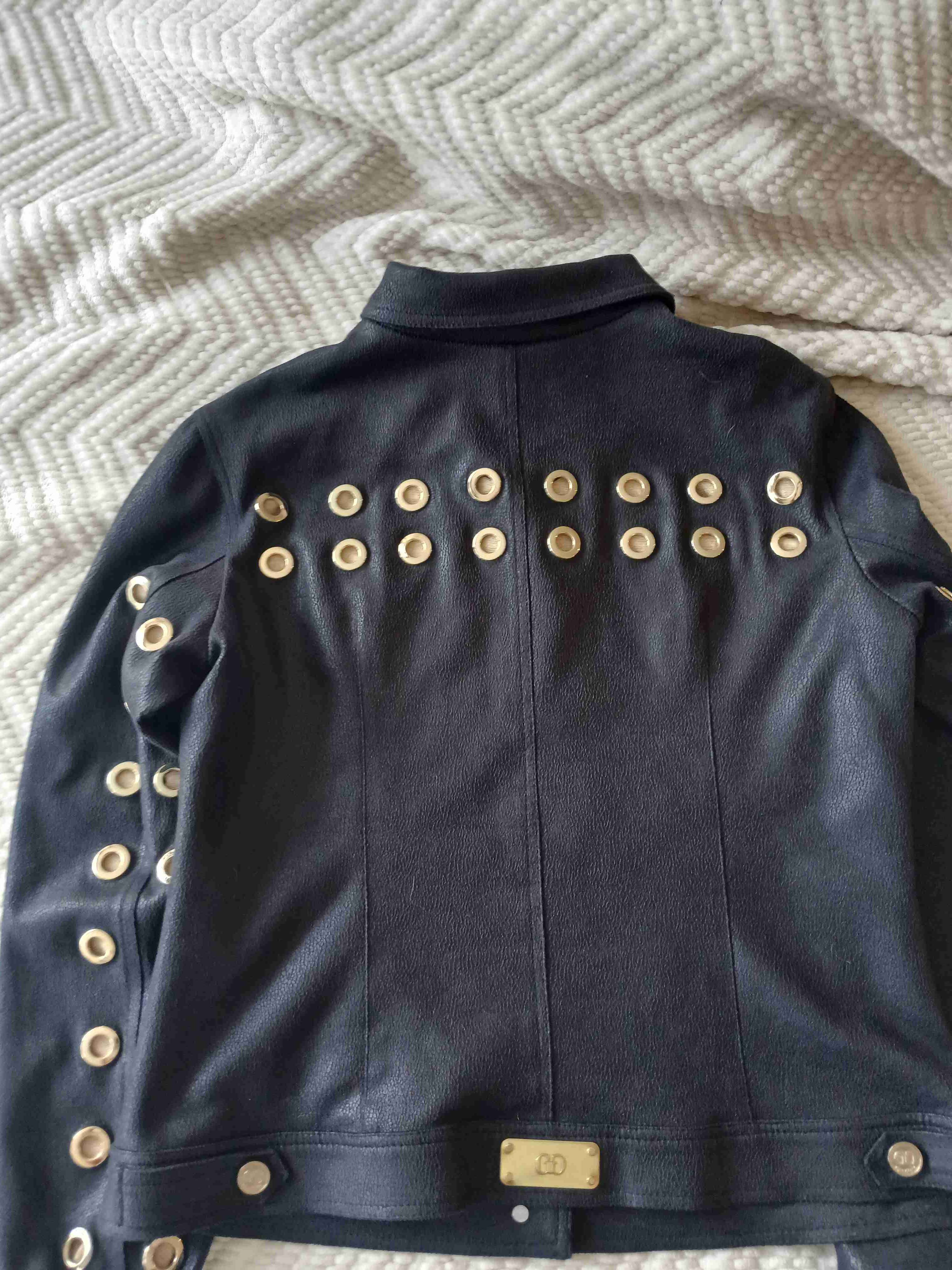 Chaqueta negra con ojetillos - miniatura 2