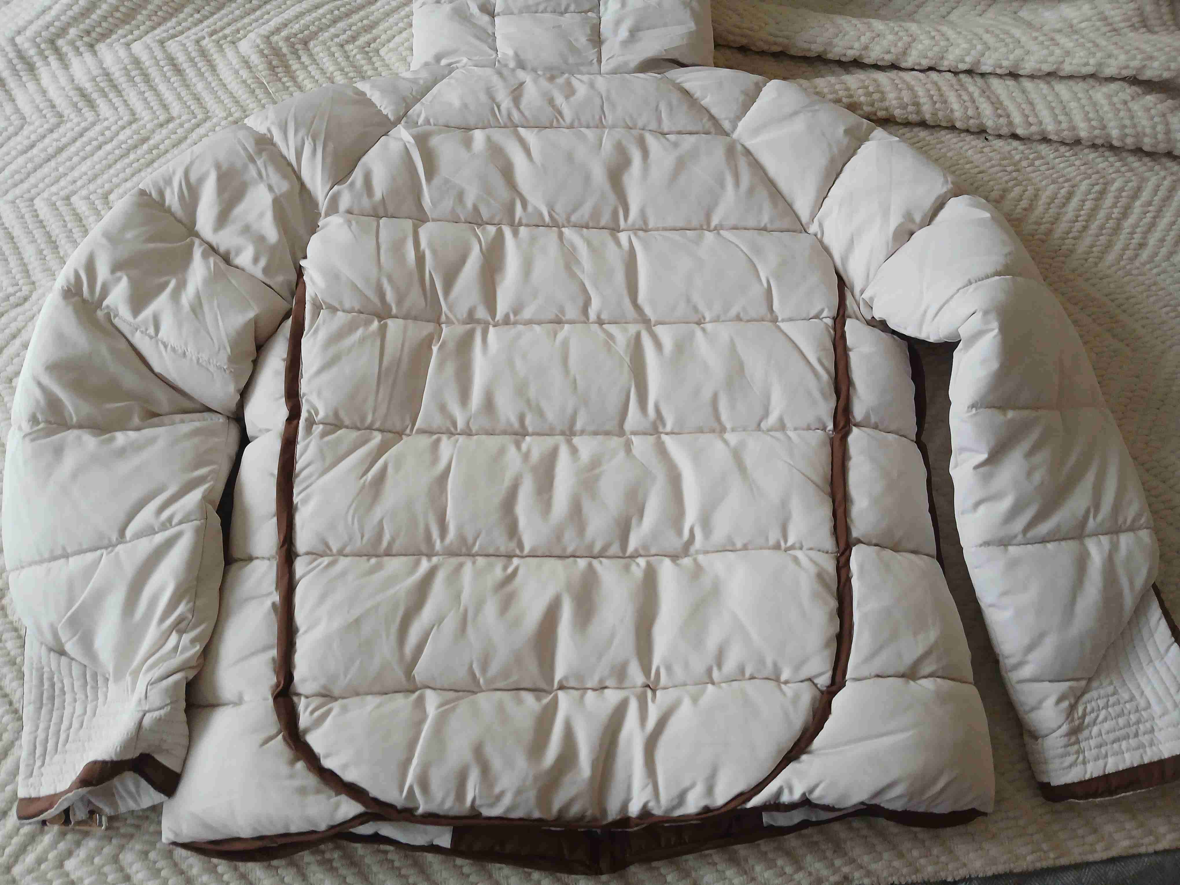 Chaqueta acolchada blanca con capucha - 5