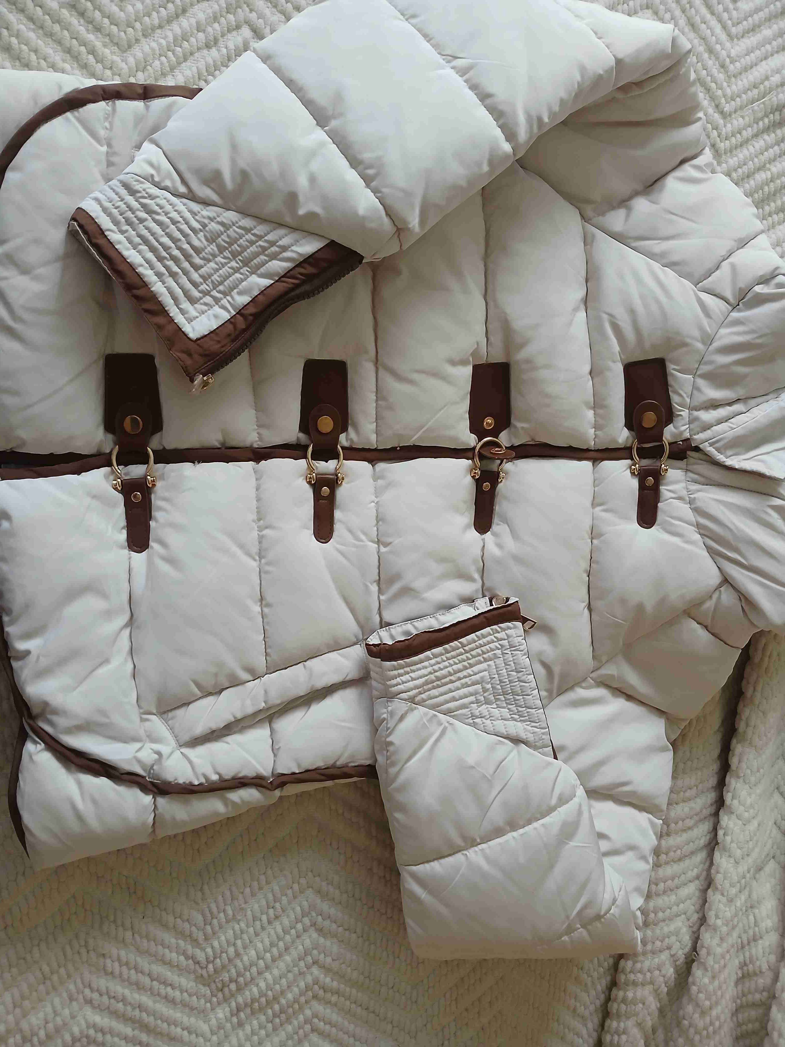 Chaqueta acolchada blanca con capucha - 6