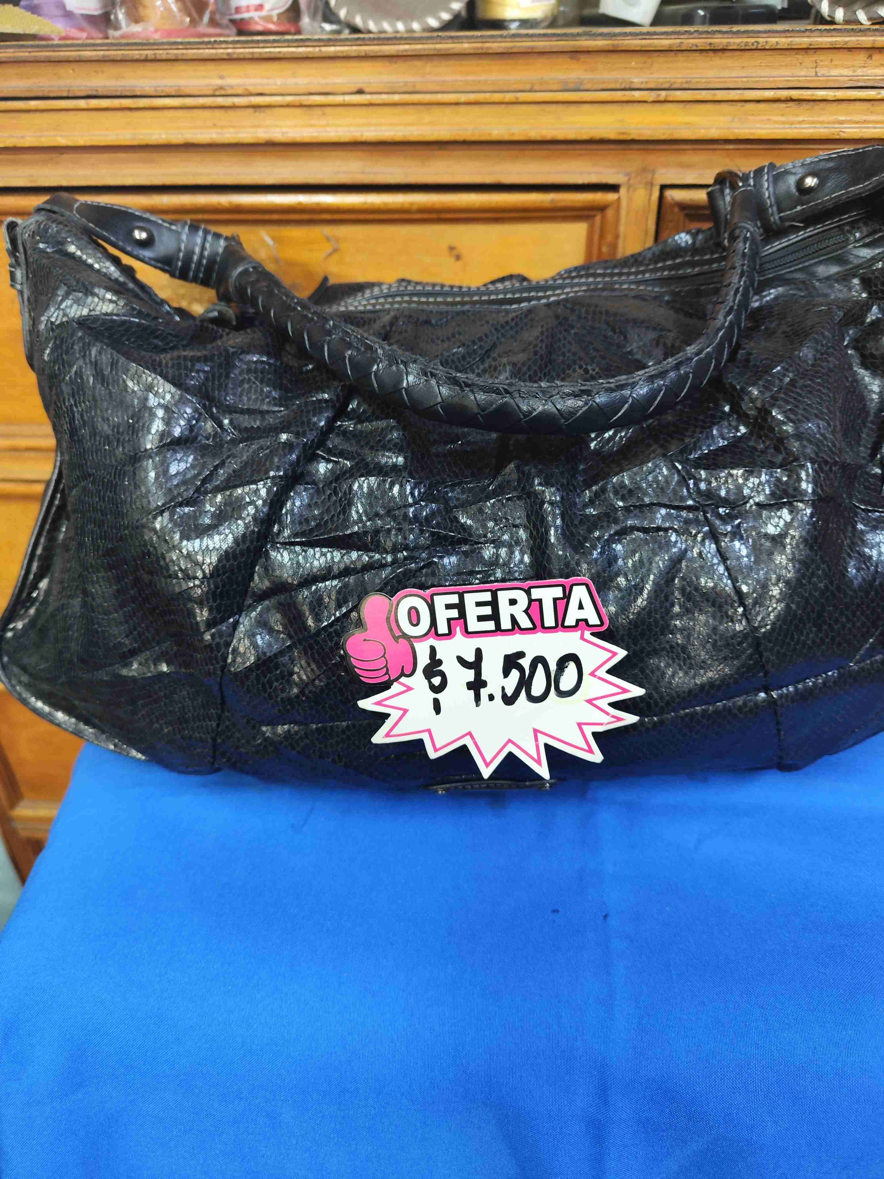 Bolso negro de cuero sintético - miniatura 1