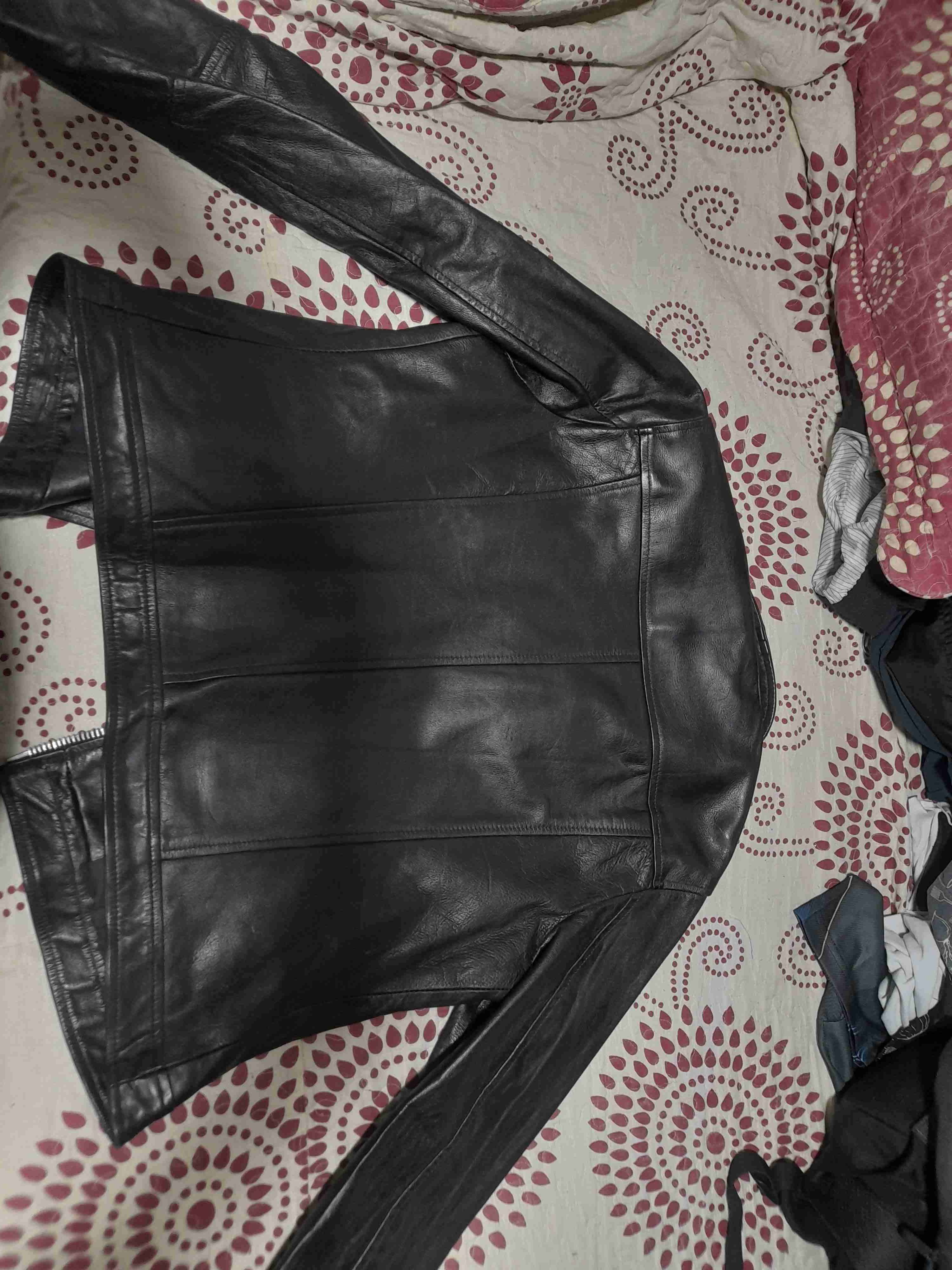 Chaqueta de cuero negra - miniatura 2