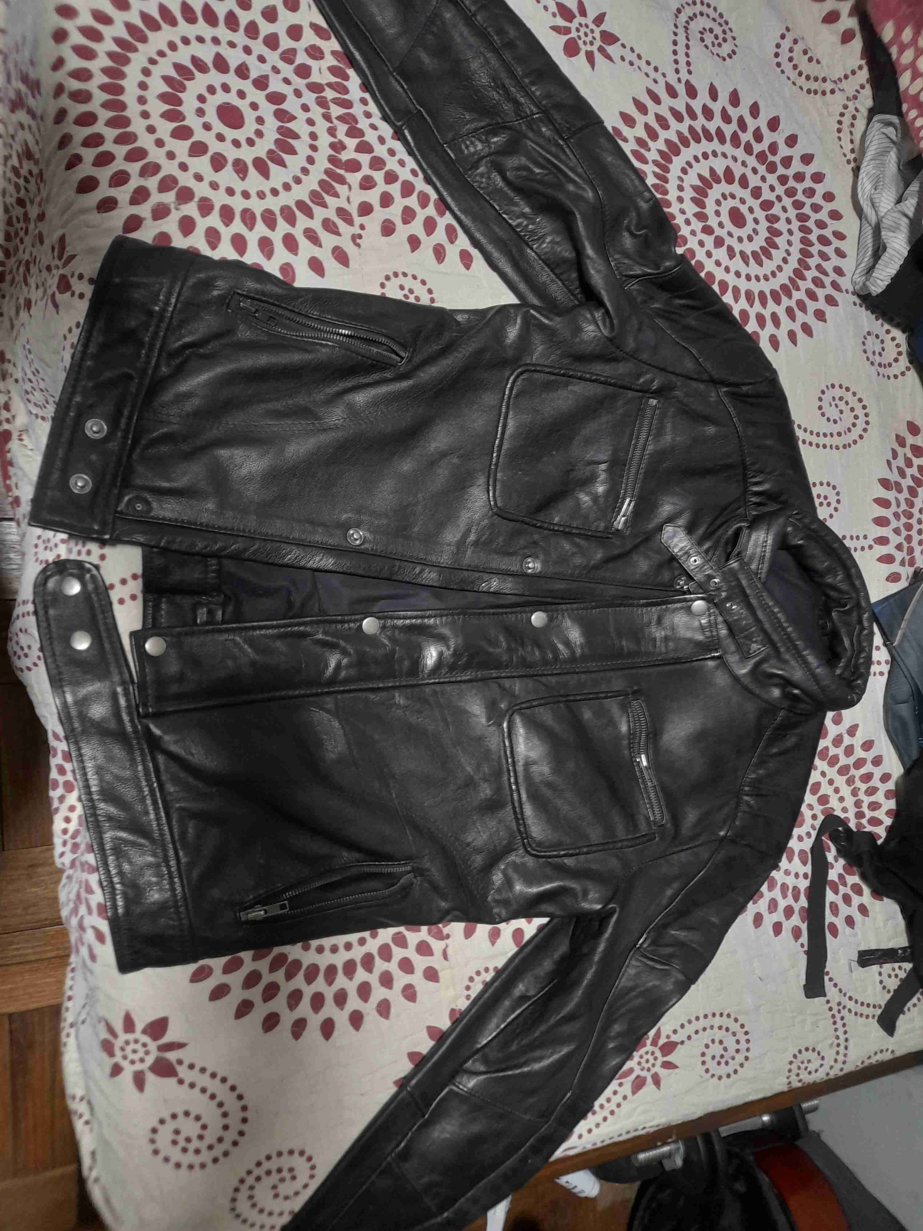 Chaqueta de cuero negra - miniatura 3