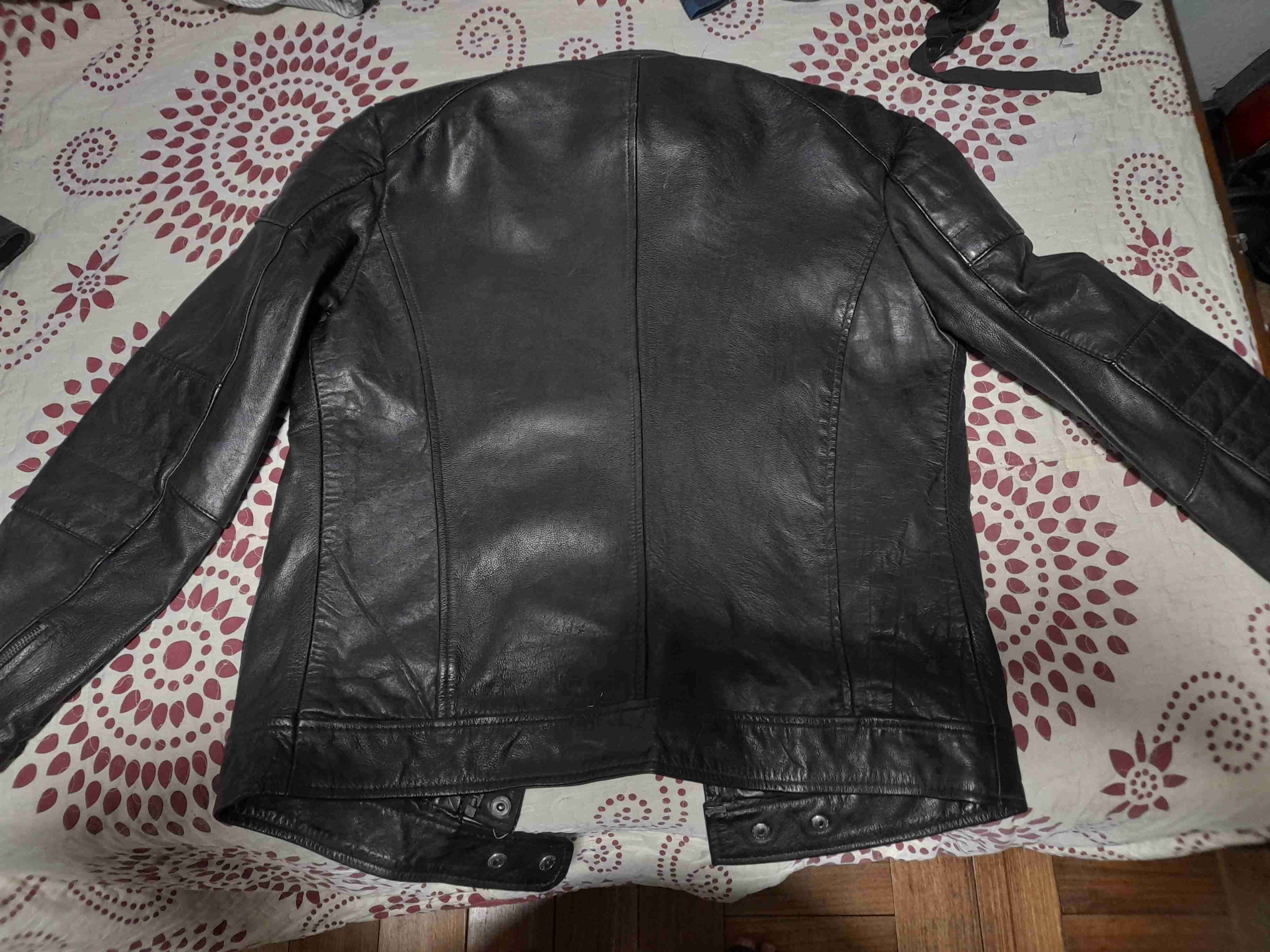 Chaqueta de cuero negra - miniatura 4