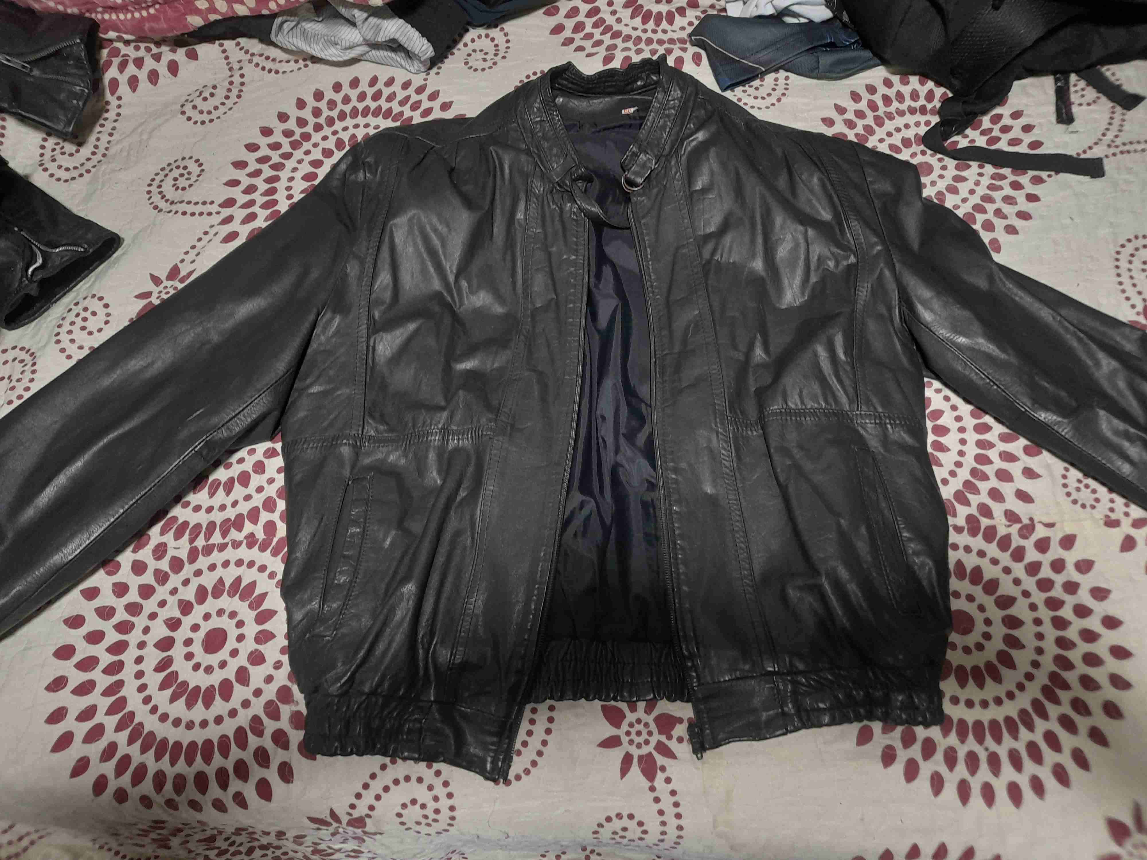 Chaqueta de cuero negra - miniatura 5