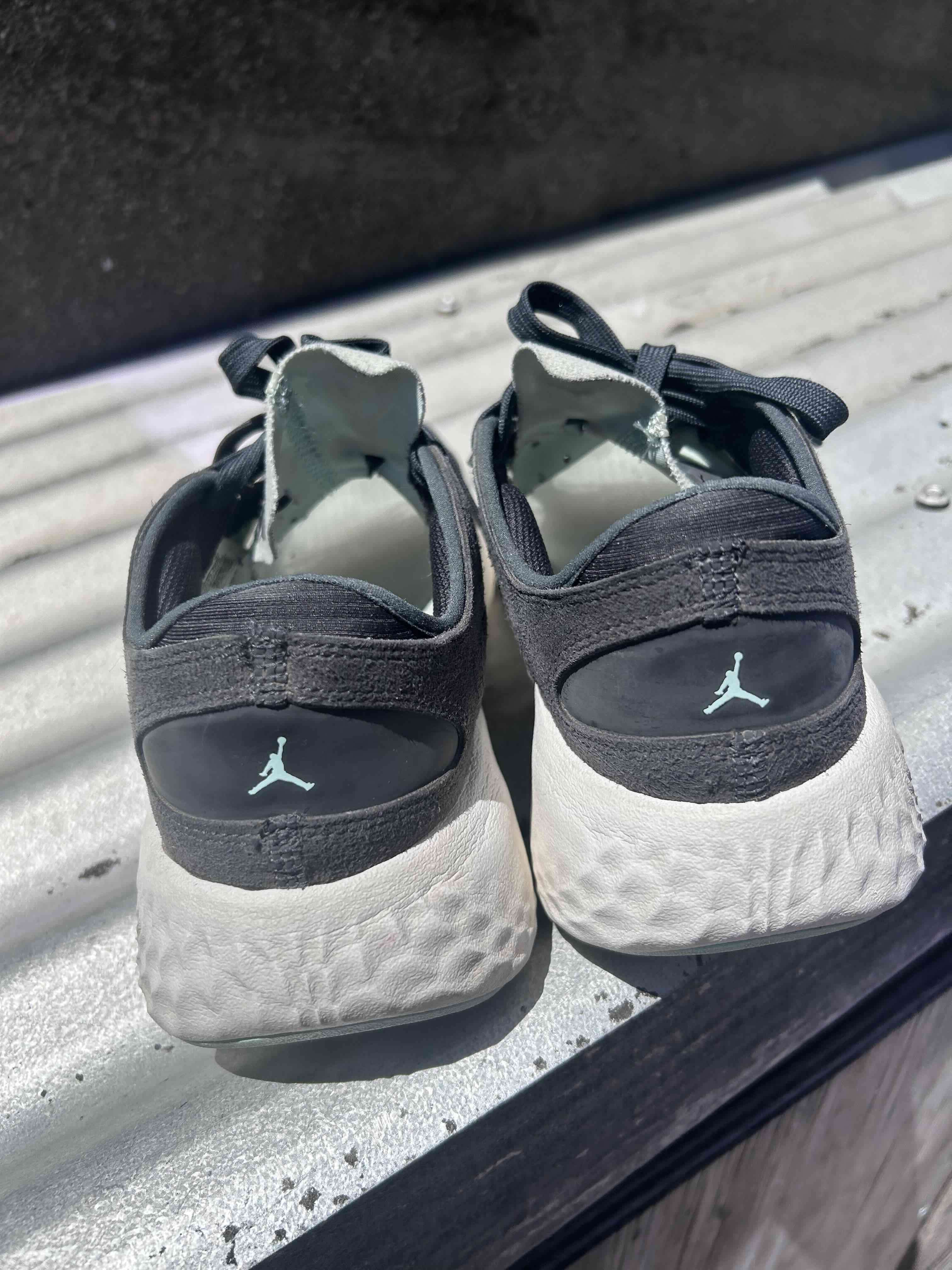 Zapatillas deportivas negras y grises - 1