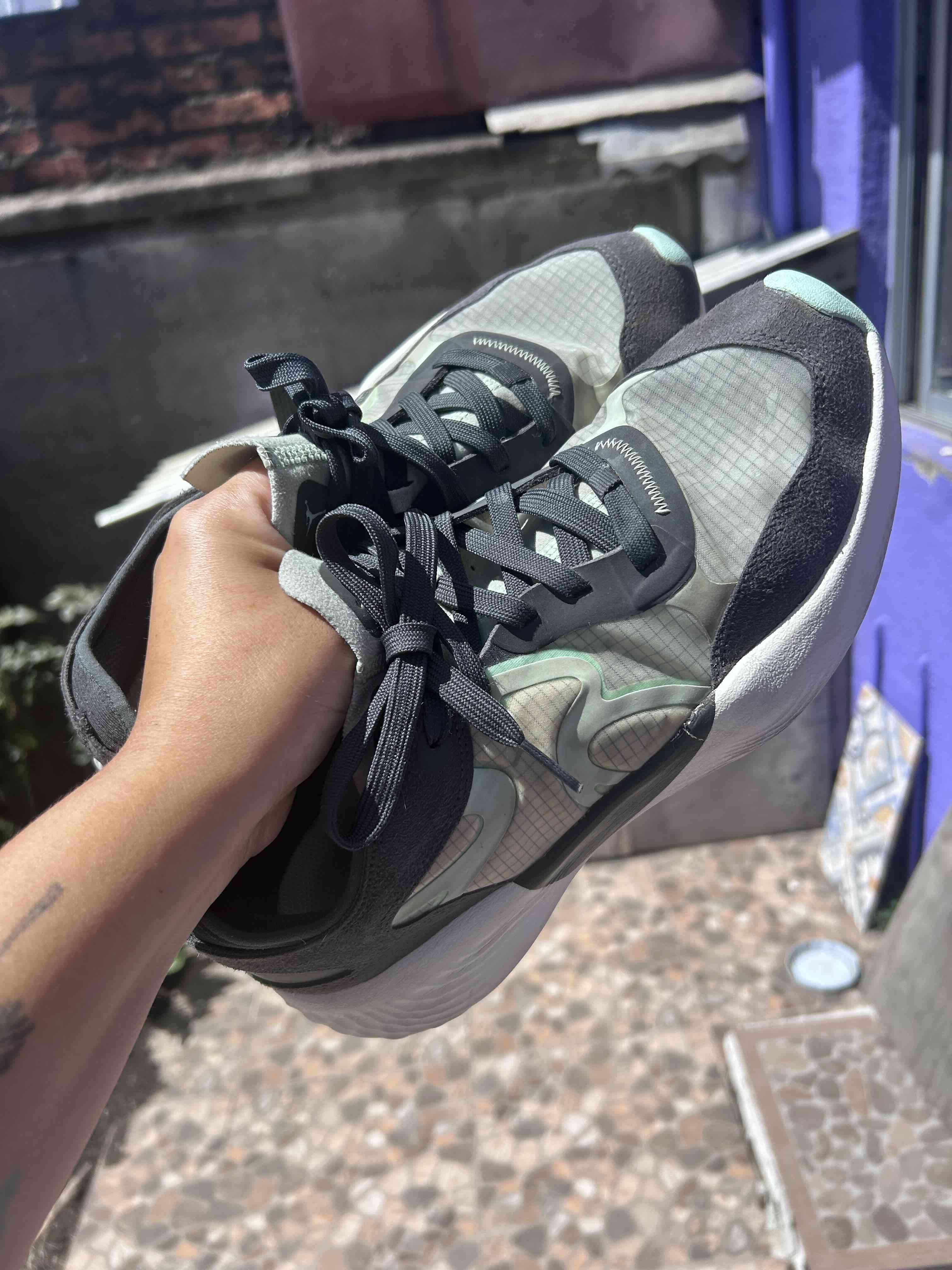 Zapatillas deportivas negras y grises - 3