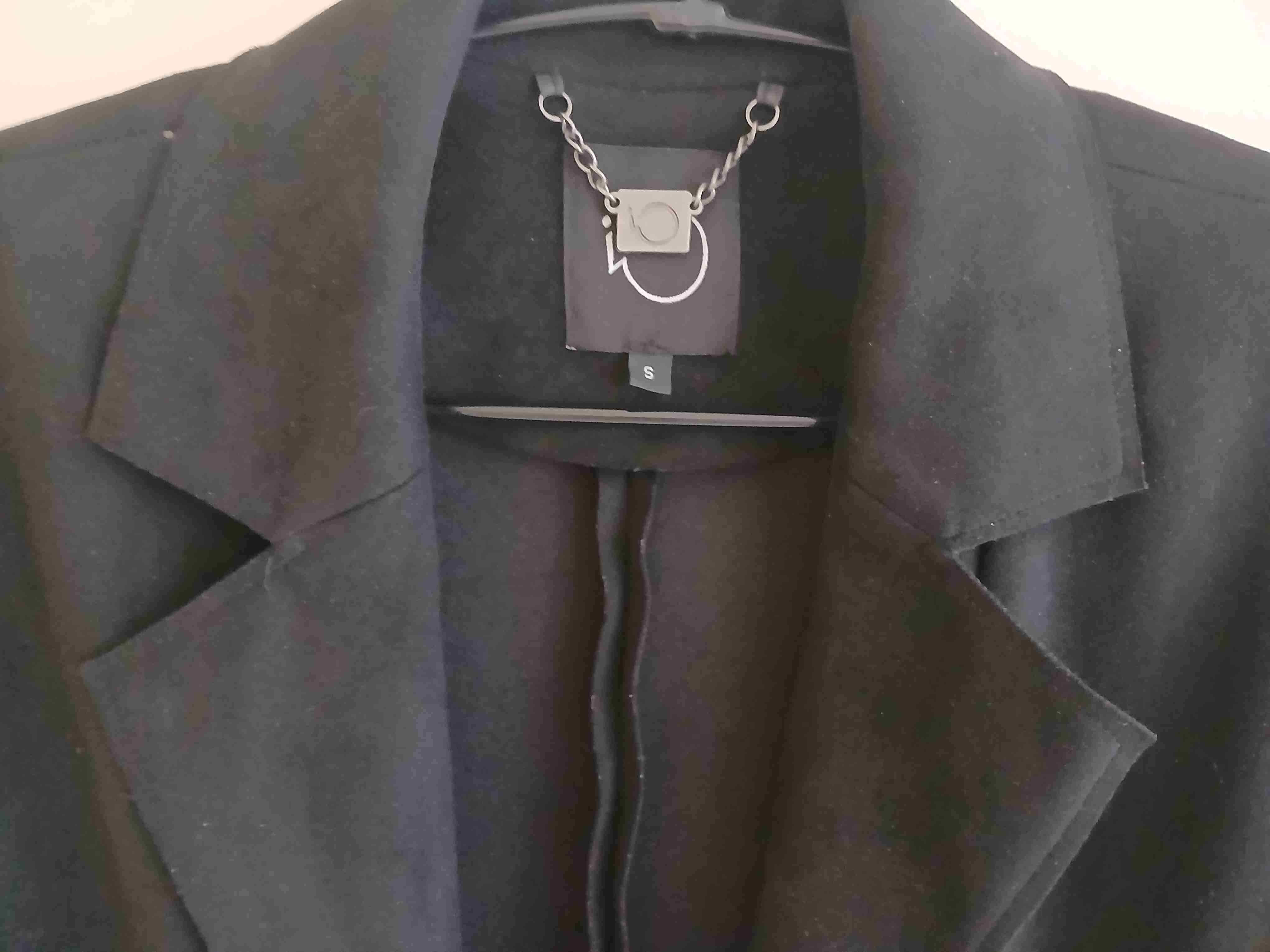 Abrigo negro elegante - 4