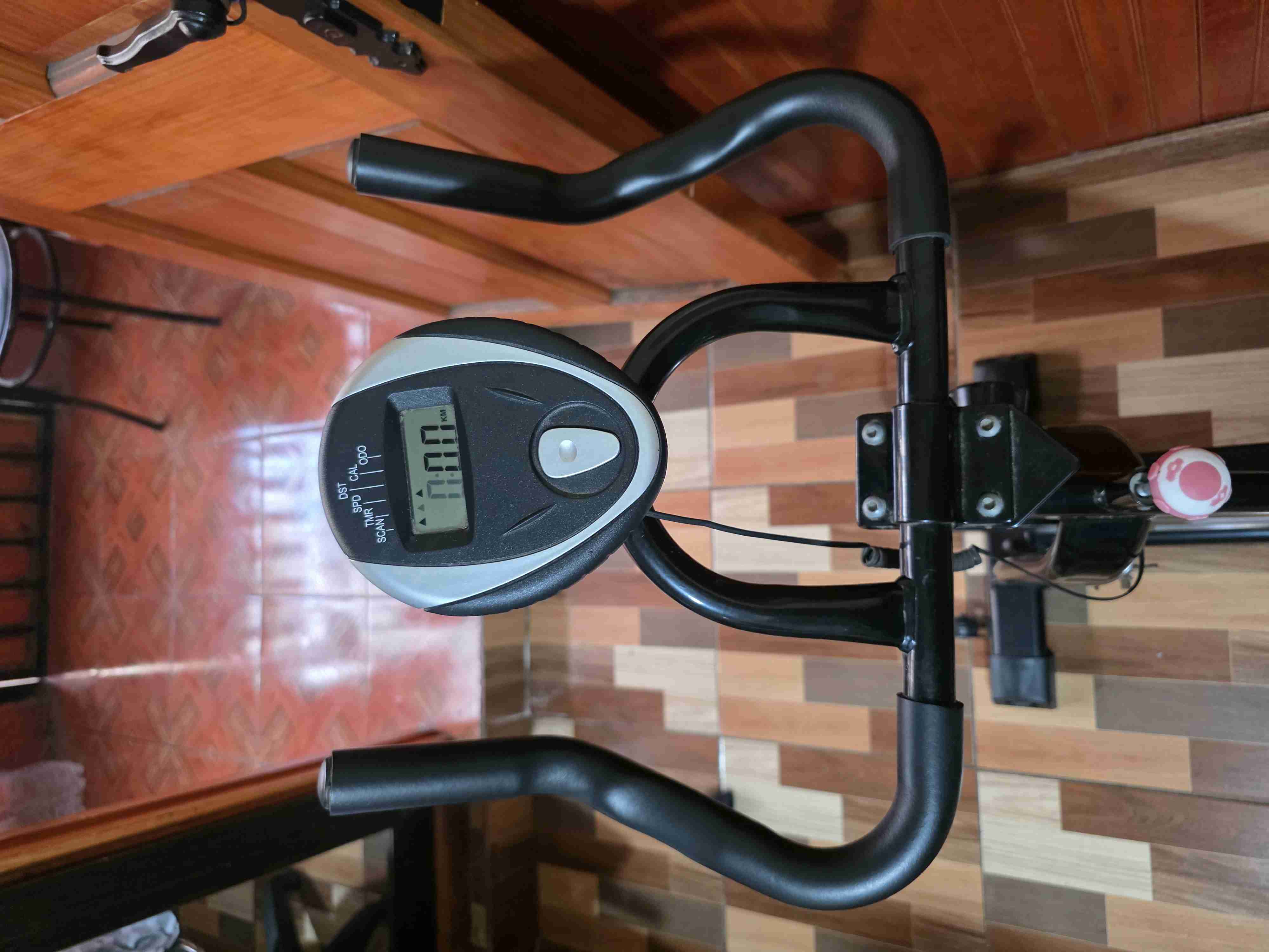 Bicicleta estática con monitor - miniatura 2