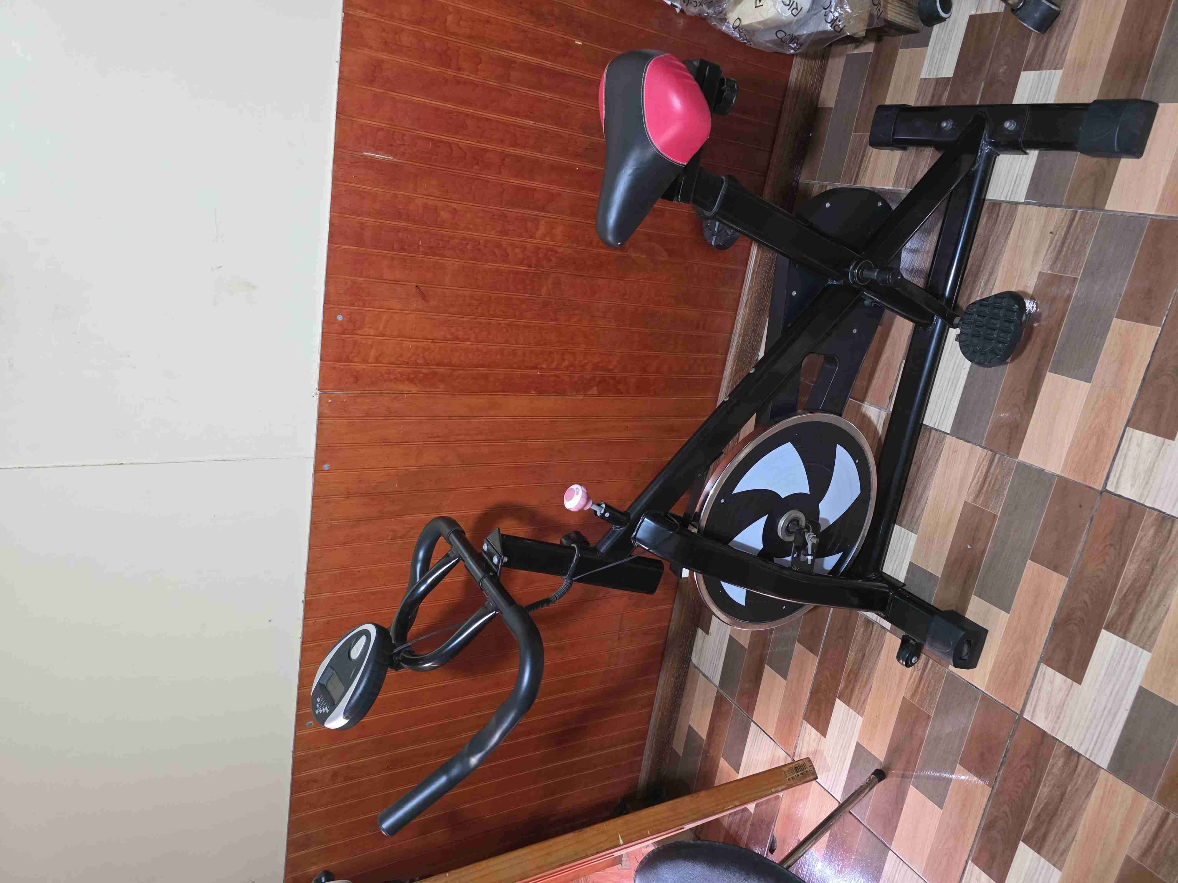 Bicicleta estática con monitor - miniatura 4