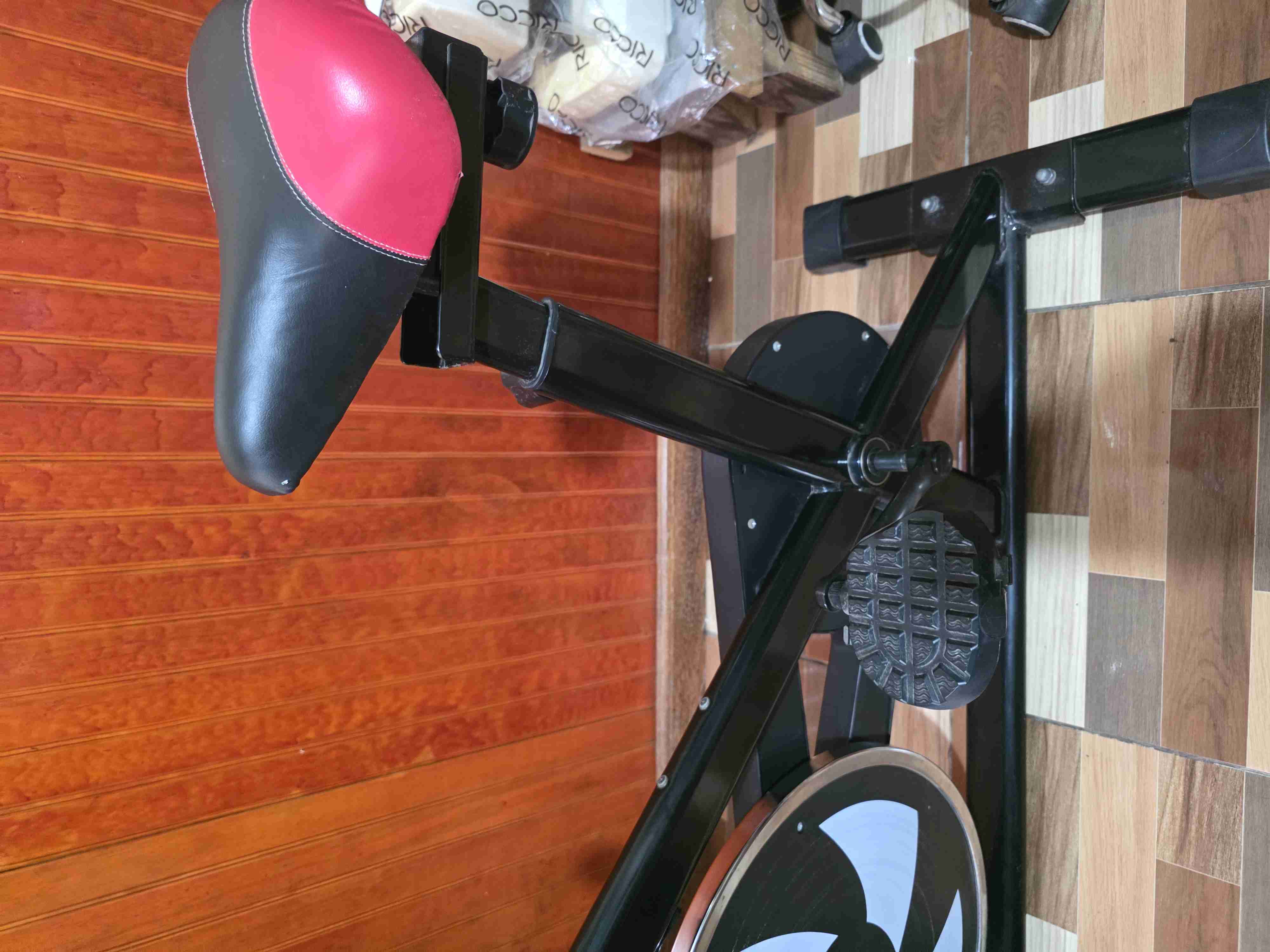 Bicicleta estática con monitor - miniatura 5