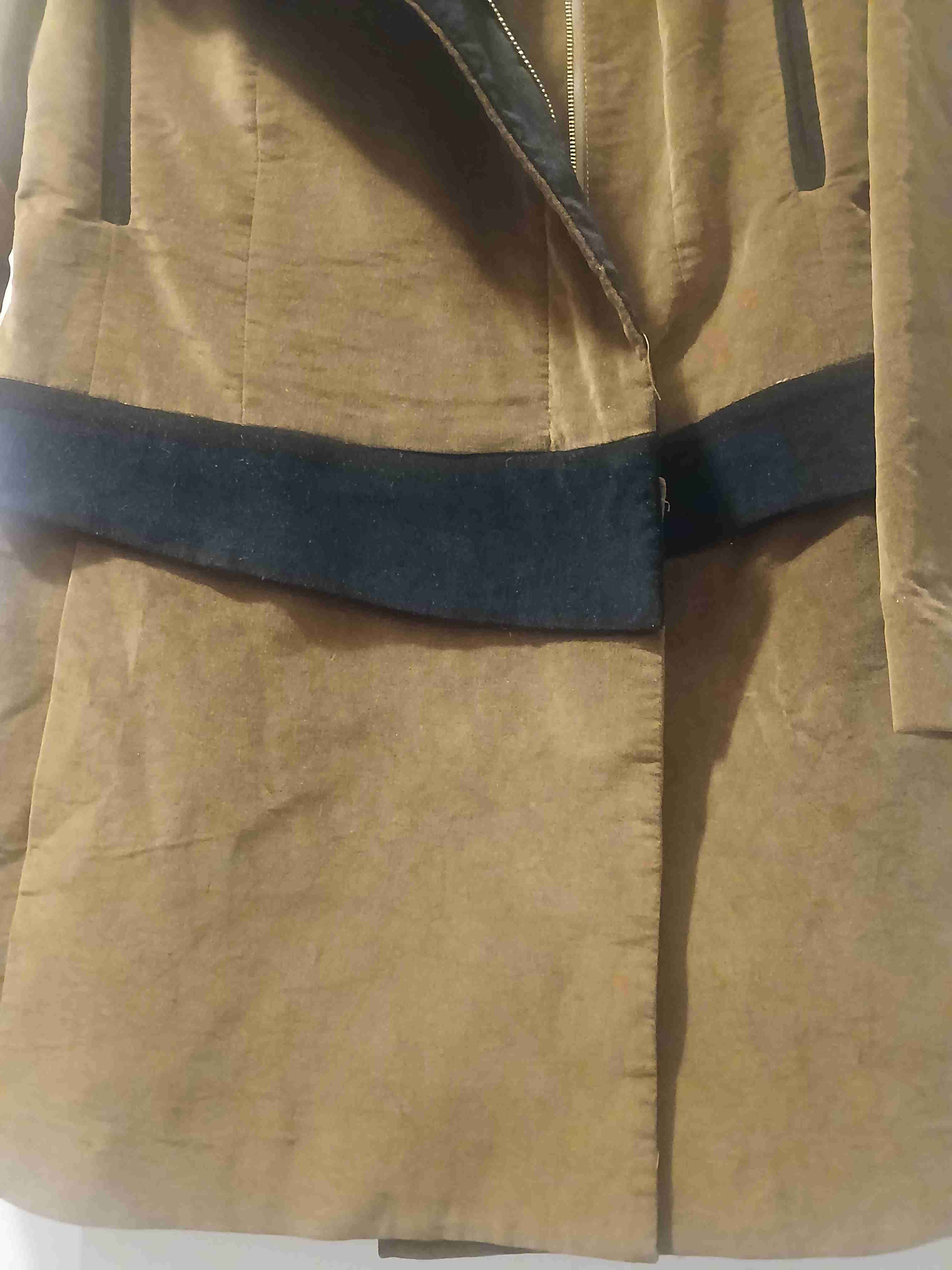 Abrigo café con detalle negro - miniatura 4