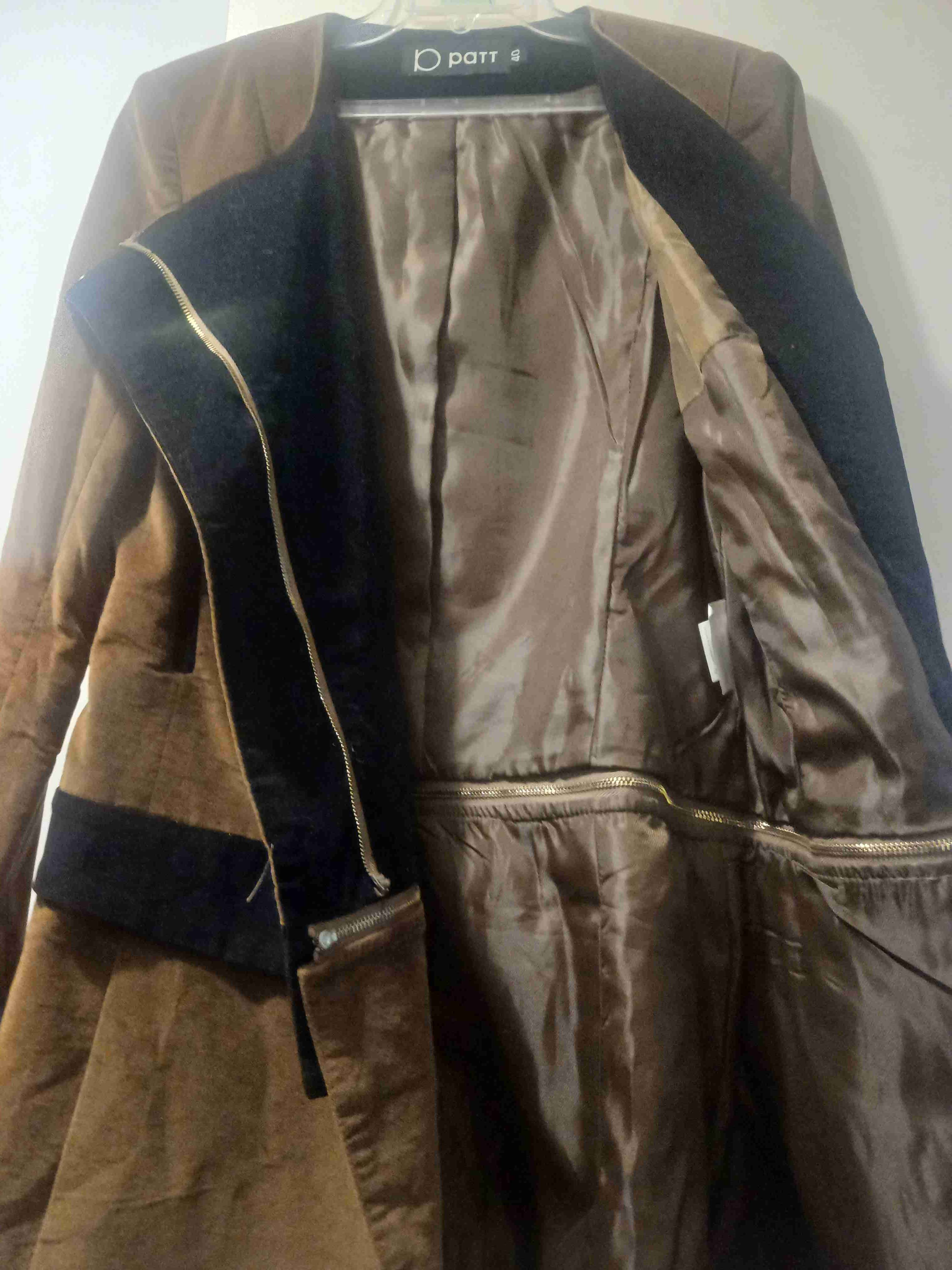 Abrigo café con detalle negro - miniatura 6