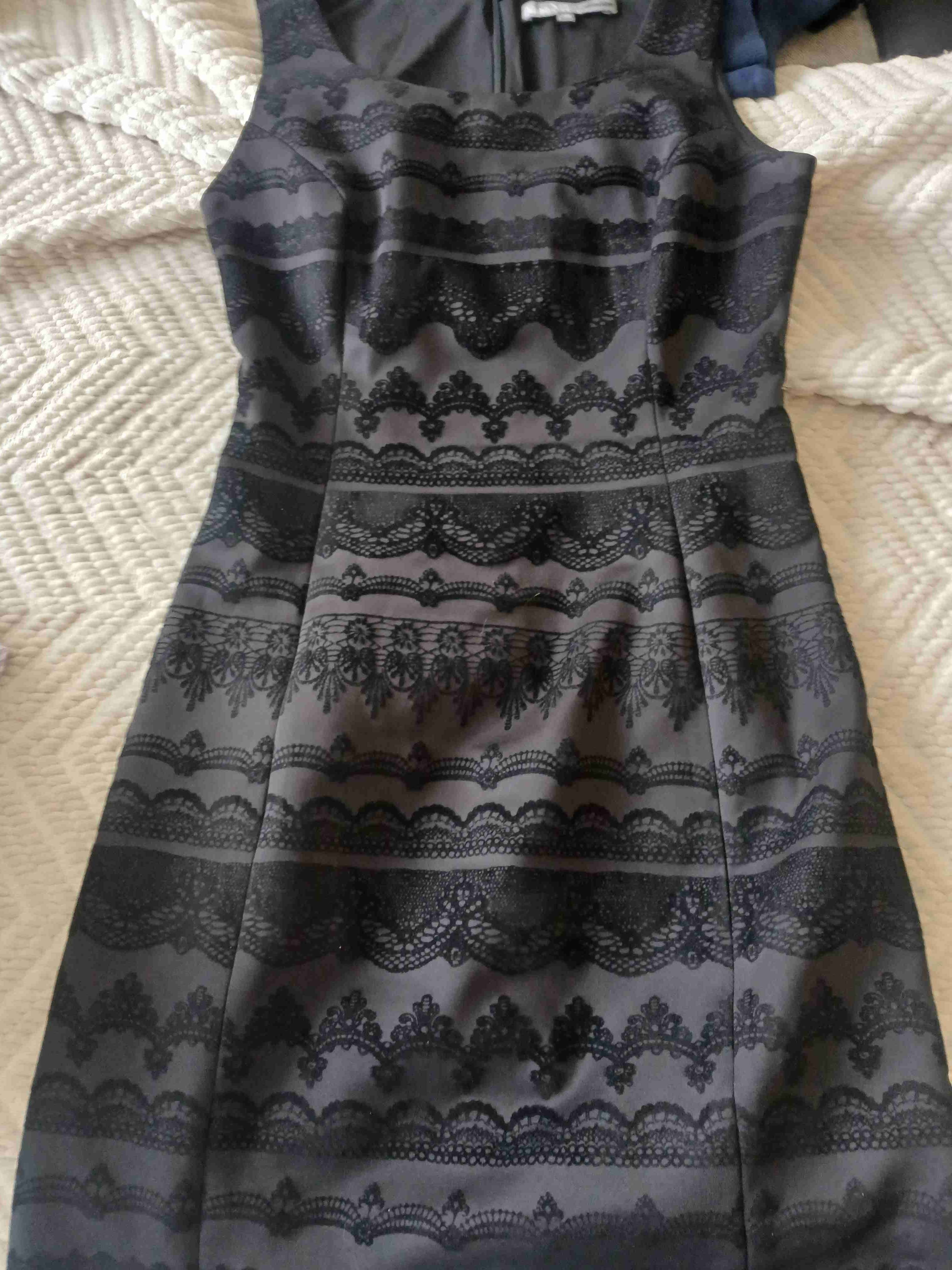 Vestido gris con encaje - miniatura 2