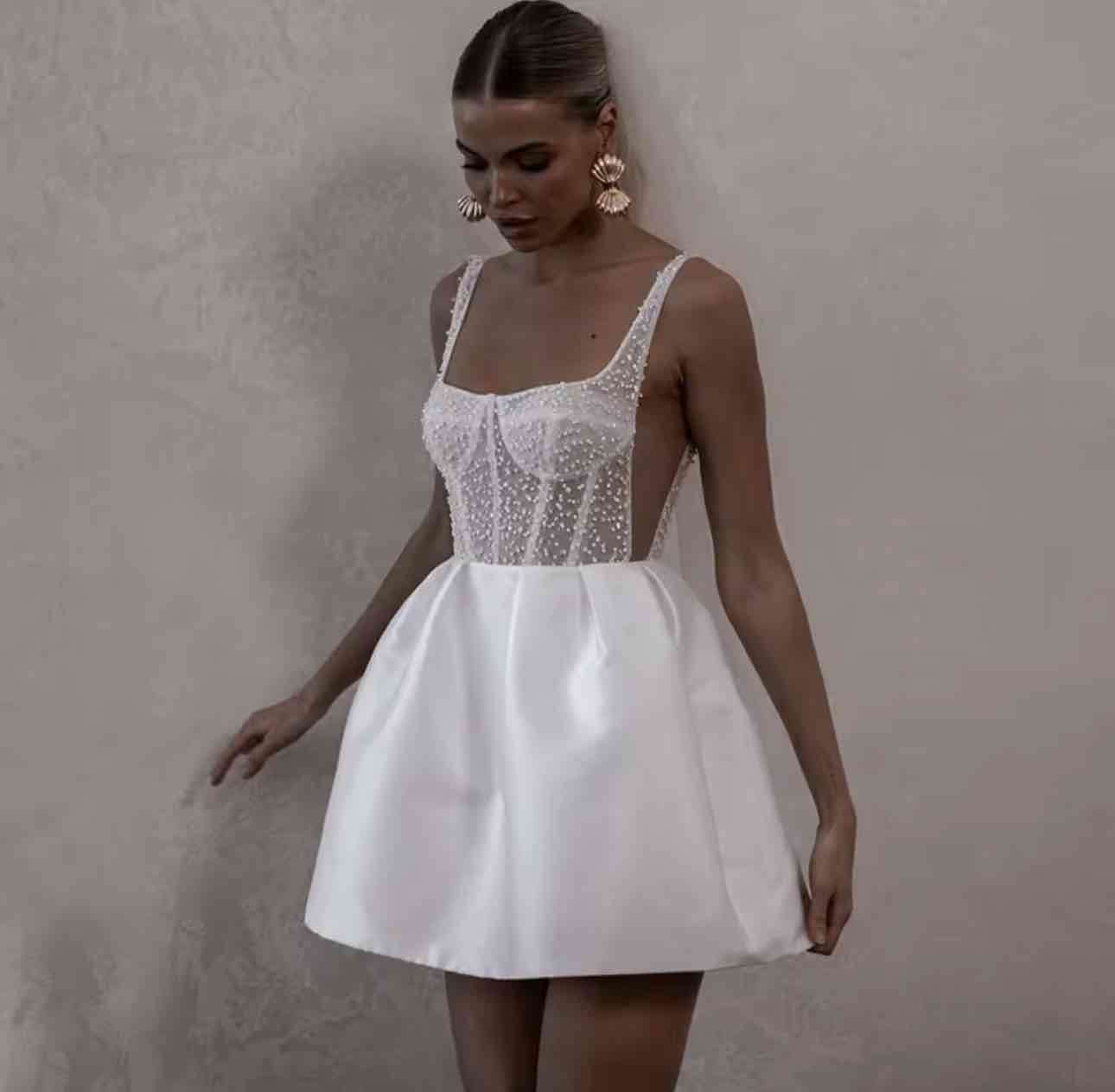 Vestido corto blanco con perlas - 5