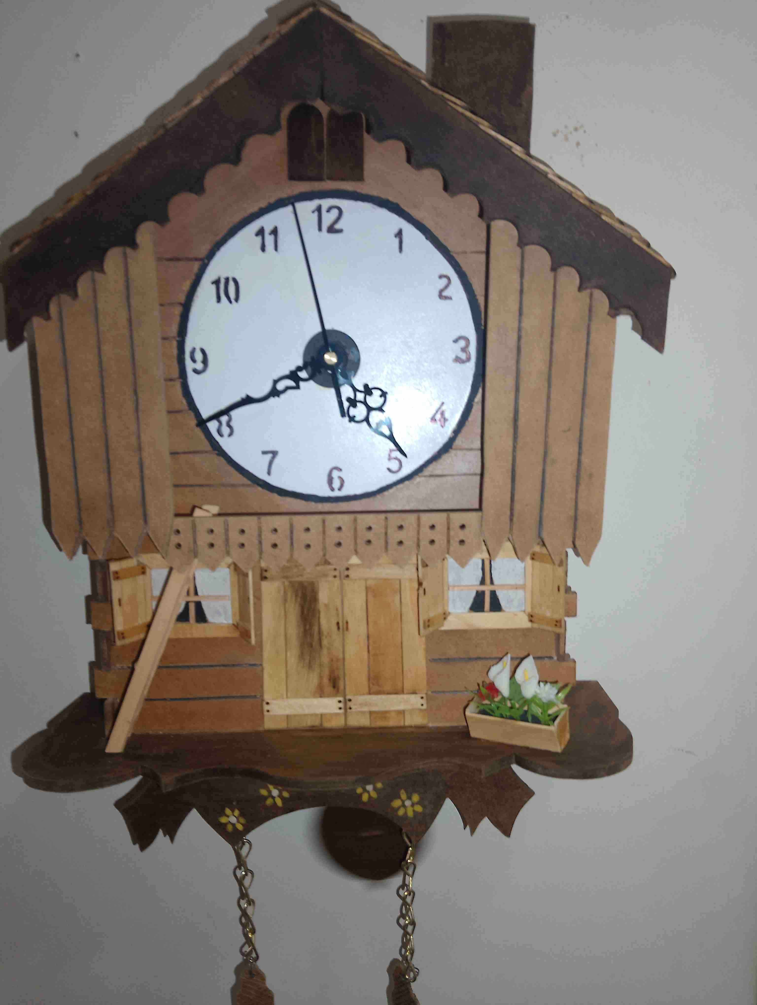 Reloj de pared tipo cucú de madera - miniatura 2