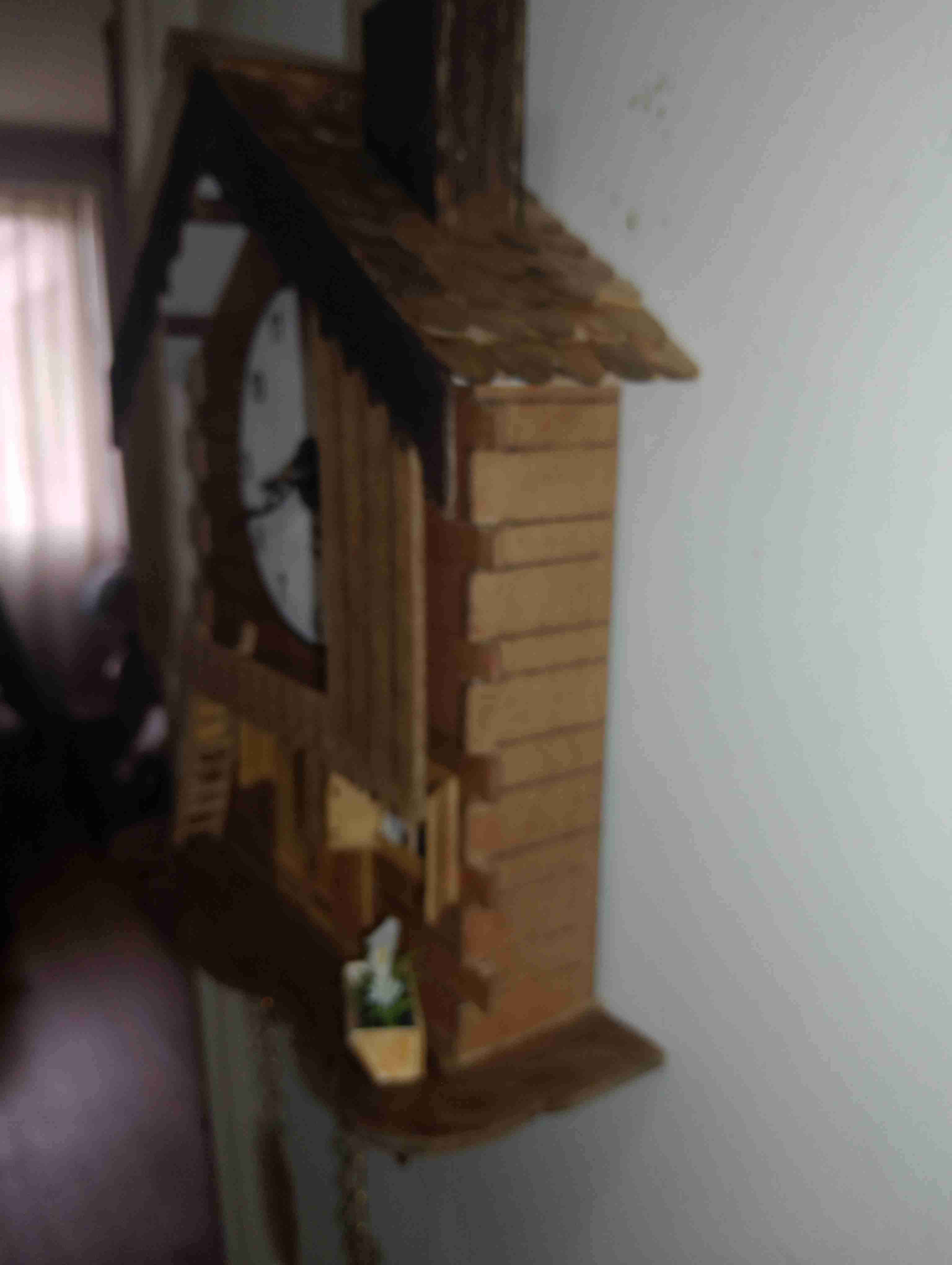 Reloj de pared tipo cucú de madera - miniatura 3