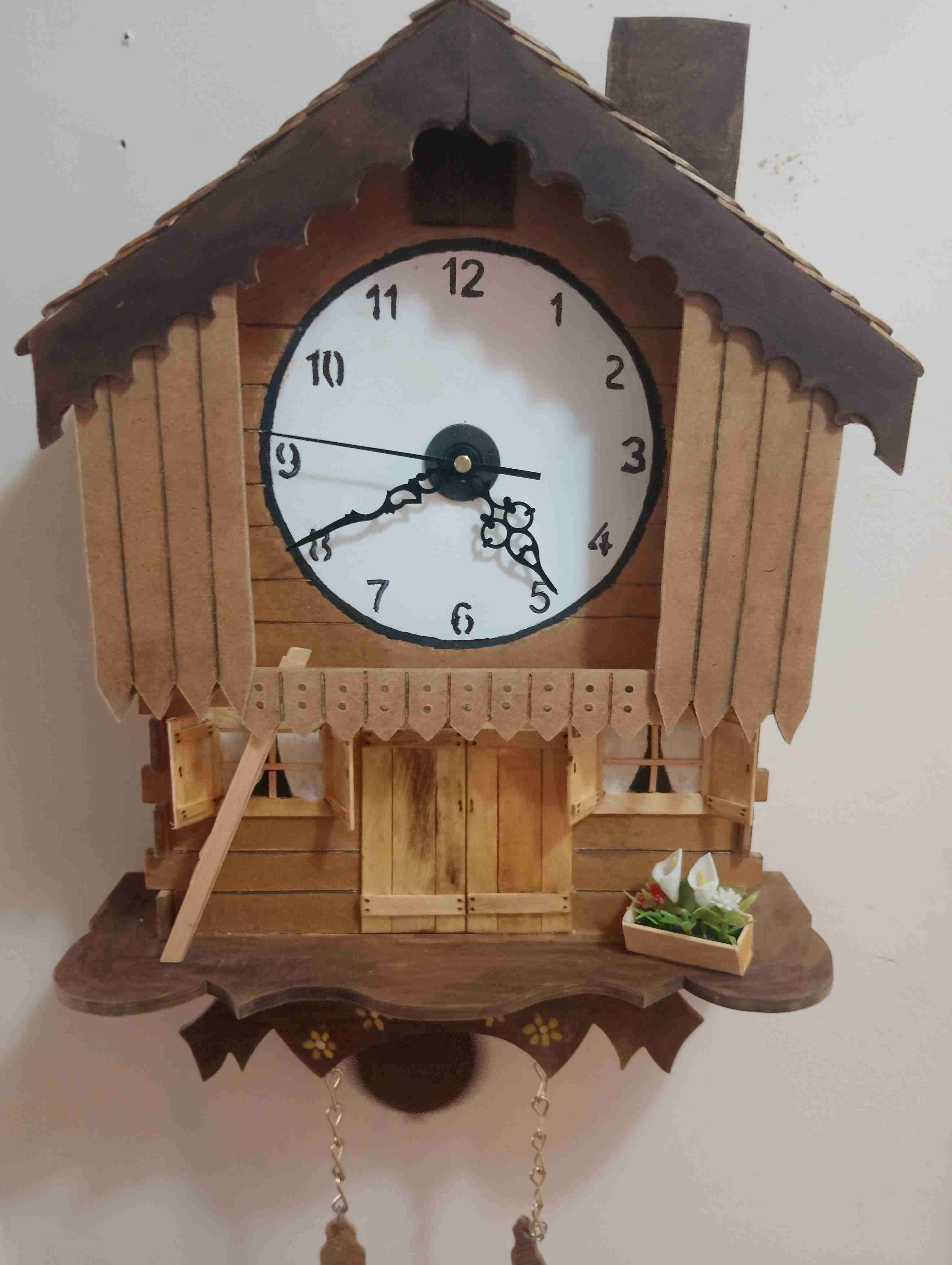 Reloj de pared tipo cucú de madera - miniatura 4
