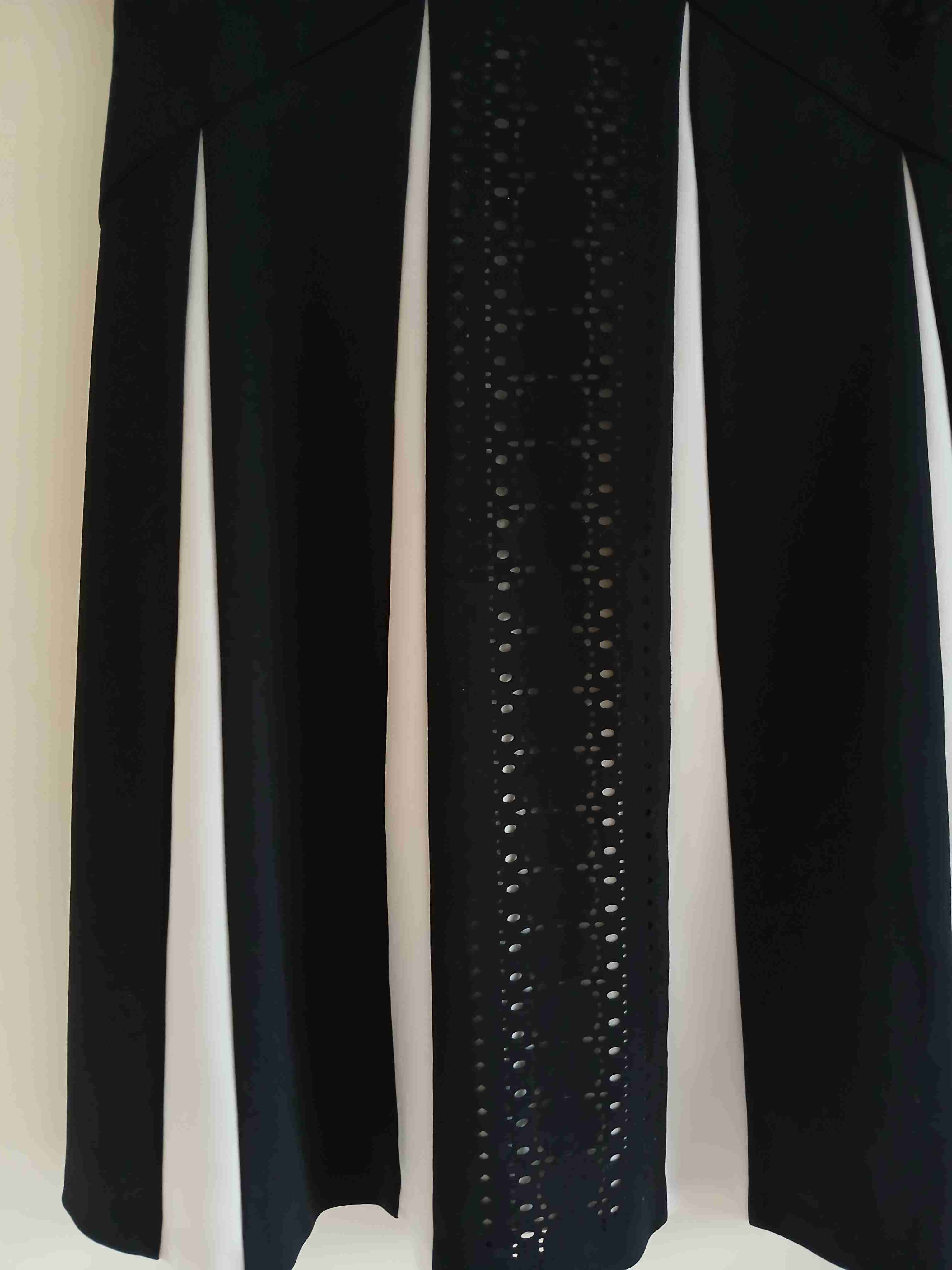 Vestido negro con detalles blancos - miniatura 4