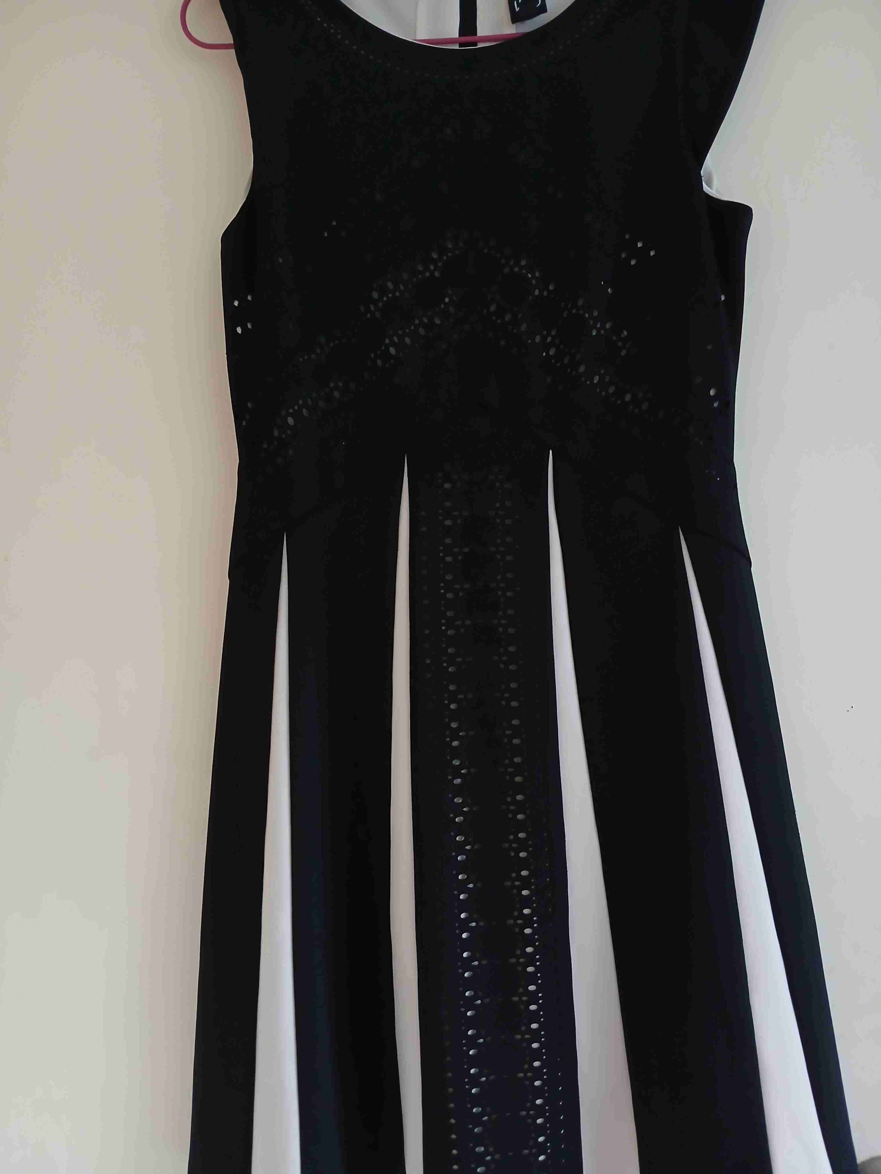 Vestido negro con detalles blancos - miniatura 5