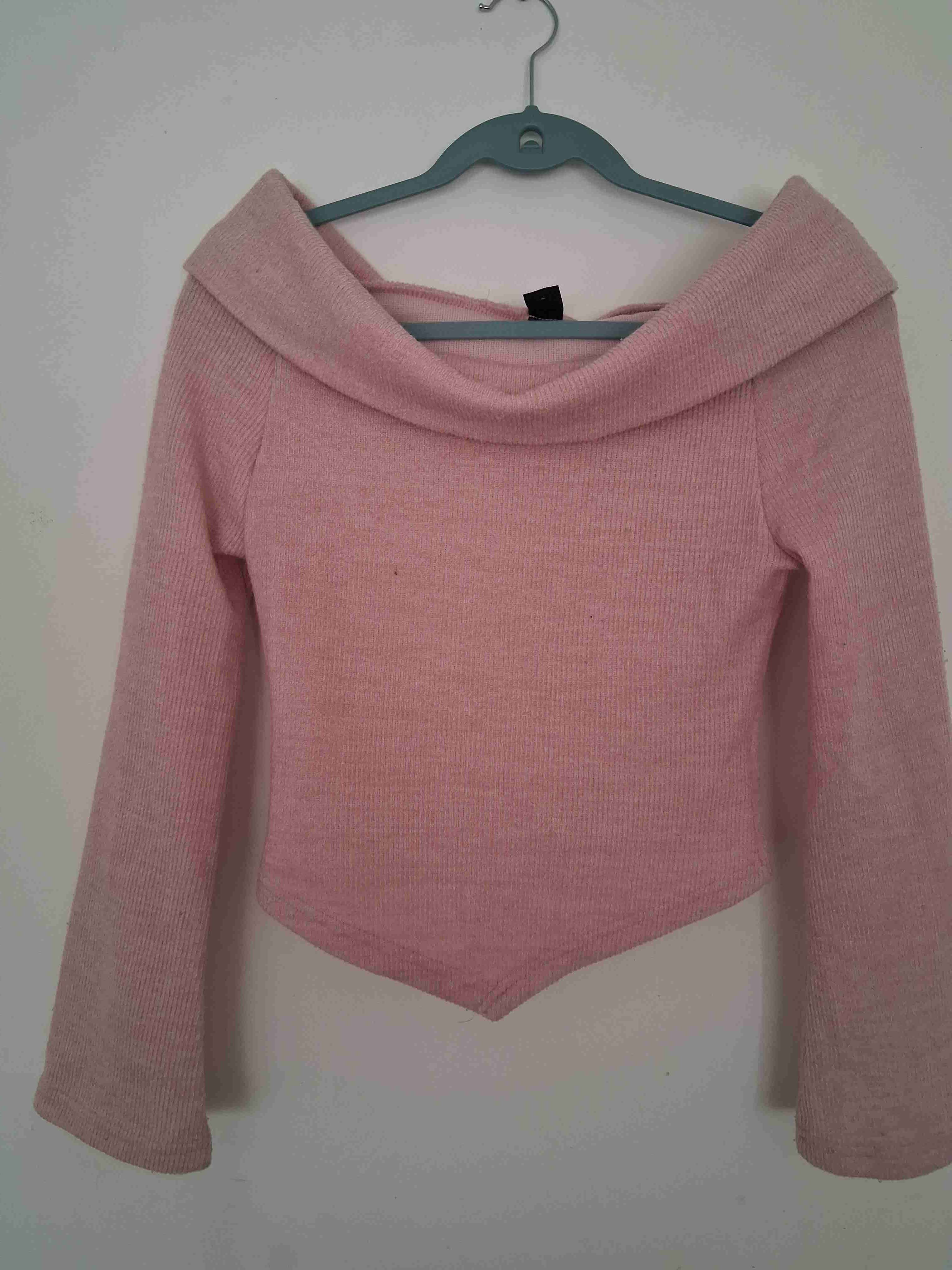 Sweater rosado hombros descubiertos - 1